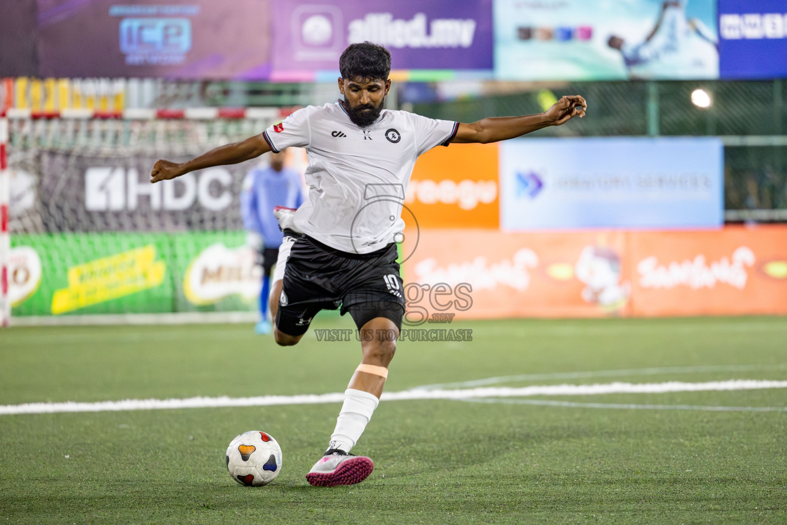 DHAAKHILY CLUB vs KULHIVARU VUZARA CLUB in Club Maldives Classic 2024 held in Rehendi Futsal Ground, Hulhumale', Maldives on Thursday, 12th September 2024. 
Photos: Hassan Simah / images.mv