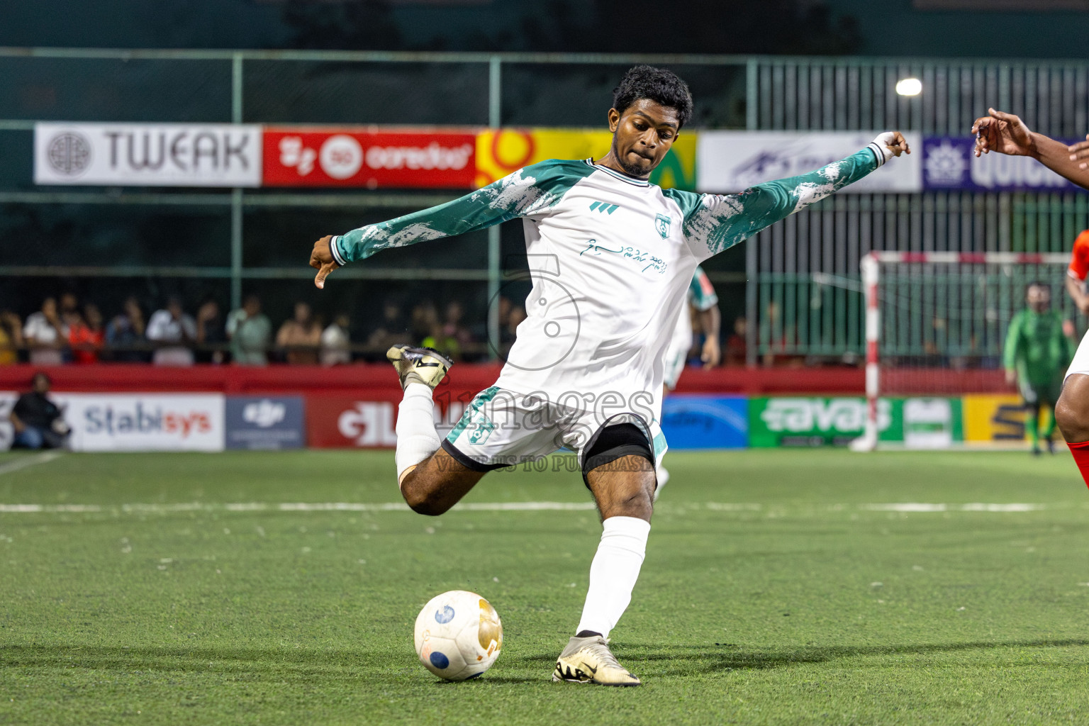 HDh Nolhivaran vs HDh Kumundhoo in Day 13 of Golden Futsal Challenge 2025 was held on Friday, 17th January 2025, in Hulhumale', Maldives 
Photos: Hassan Simah / images.mv