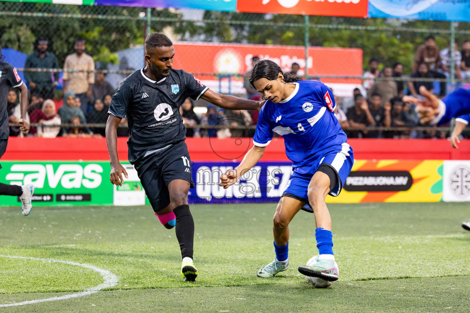 Th. Gaadhiffushi VS Th. Veymandoo in Day 14 of Golden Futsal Challenge 2025 was held on Saturday, 18th January 2025, in Hulhumale', Maldives. 
Photos: Hassan Simah / images.mv