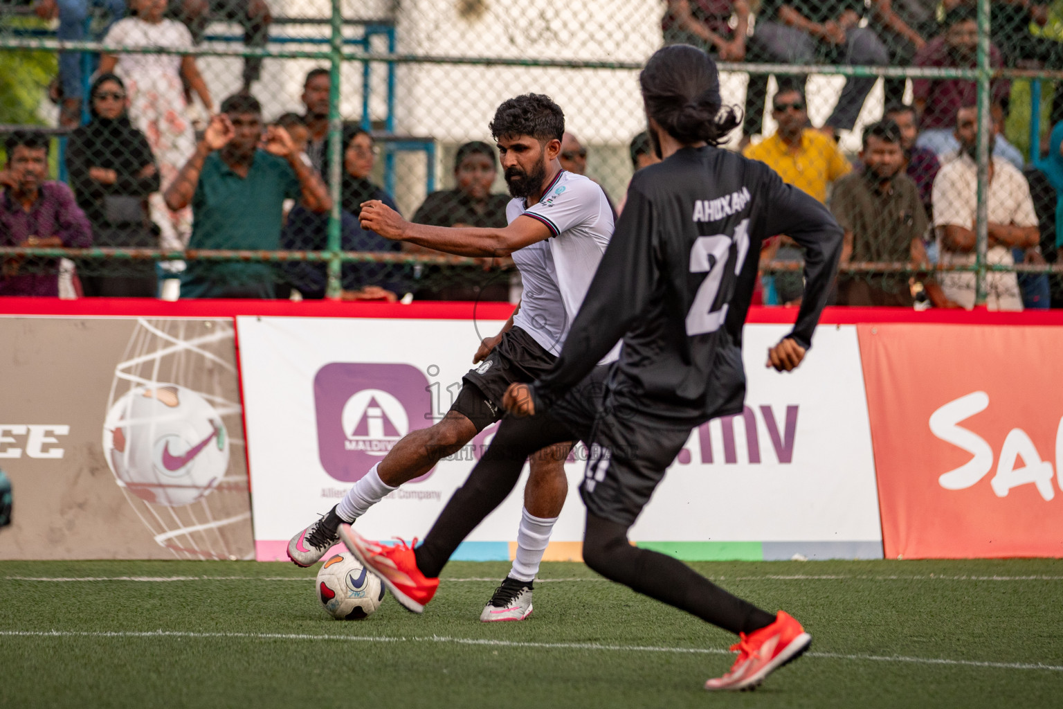 TRADENET VS KULHIVARU VUZARA CLUB in Club Maldives Classic 2024 held in Rehendi Futsal Ground, Hulhumale', Maldives on Friday, 6th September 2024. 
Photos: Hassan Simah / images.mv