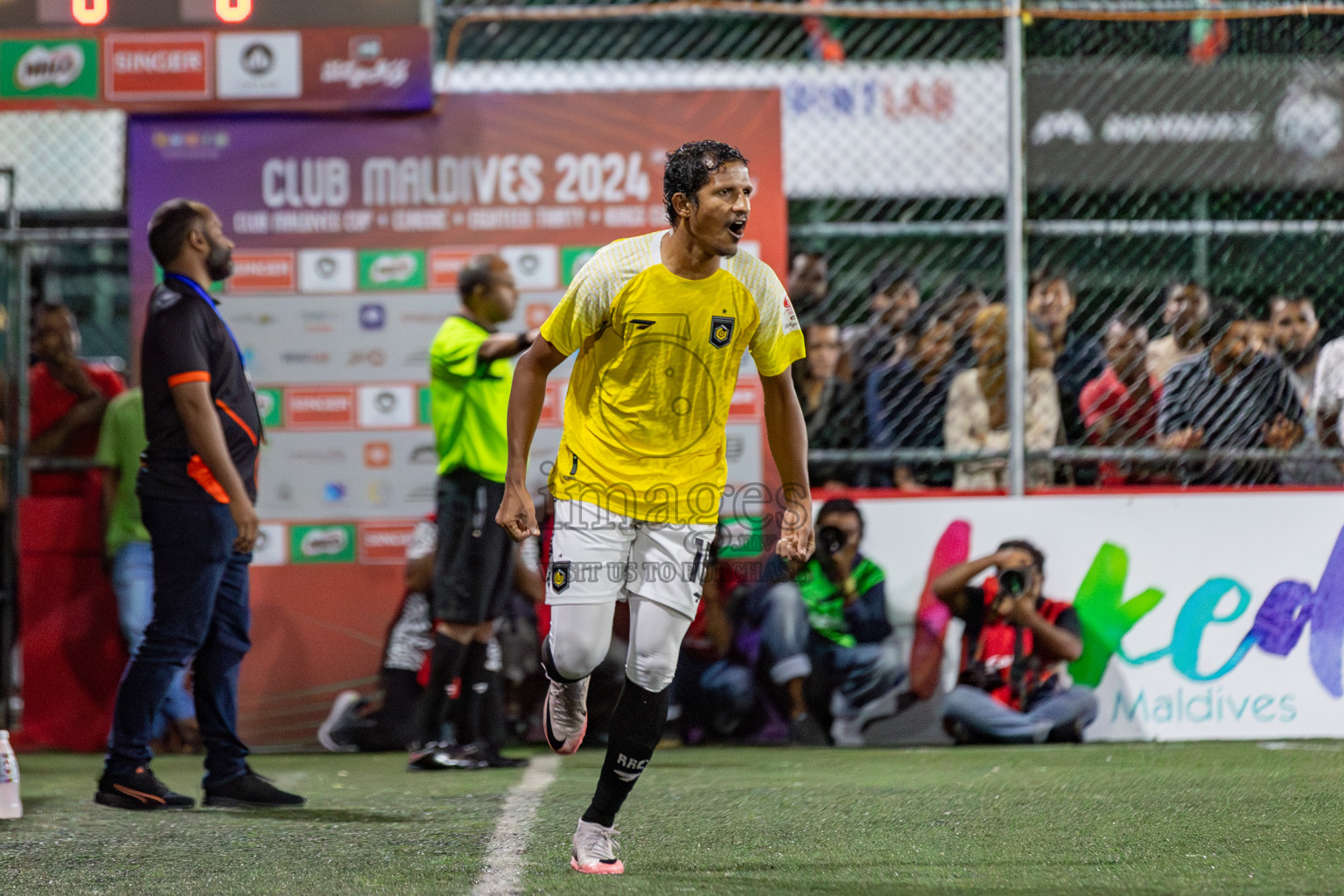 Dhiraagu vs RRC in Quarter Finals of Club Maldives Cup 2024 held in Rehendi Futsal Ground, Hulhumale', Maldives on Friday, 11th October 2024. 
Photos: Ismail Thoriq / images.mv