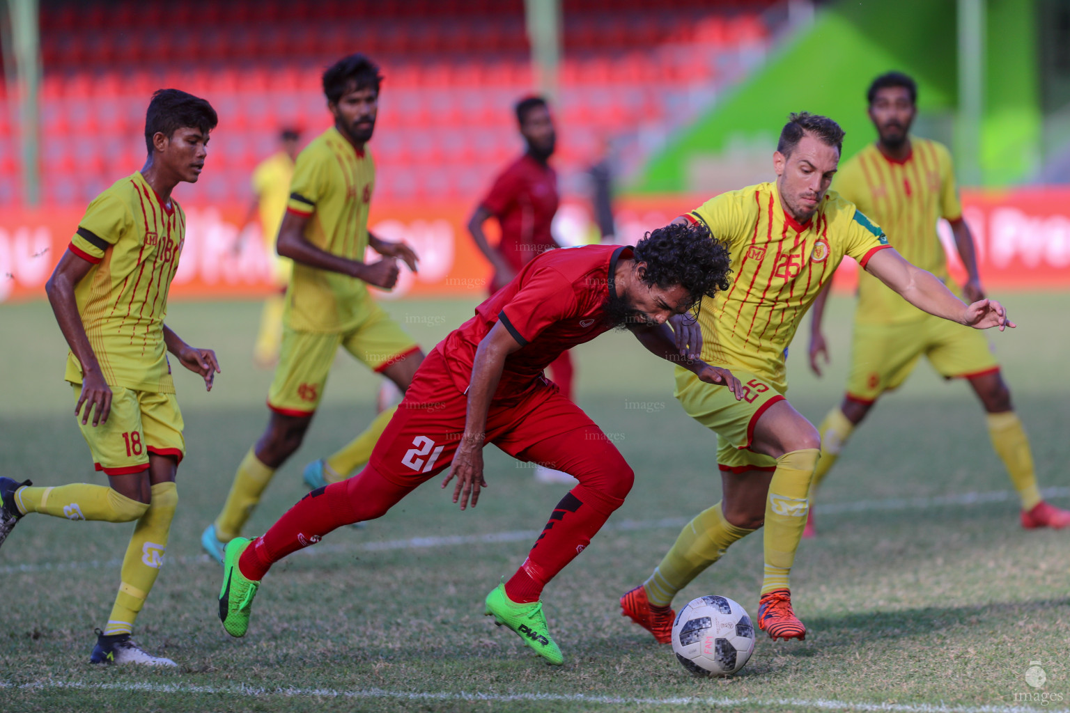 TC Sports Club vs Victory Sports Club in Dhiraagu Dhivehi Premier League 2018 in Male, Maldives, Monday  October 22, 2018. (Images.mv Photo/Suadh Abdul Sattar)