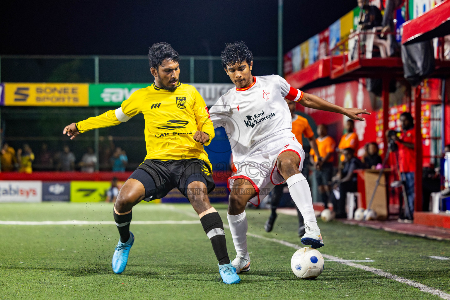 F Magoodhoo vs F Dharanboodhoo in Day 21 of Golden Futsal Challenge 2025 was held on Saturday , 25th January 2025, in Hulhumale', Maldives. Photos: Nausham Waheed / images.mv
