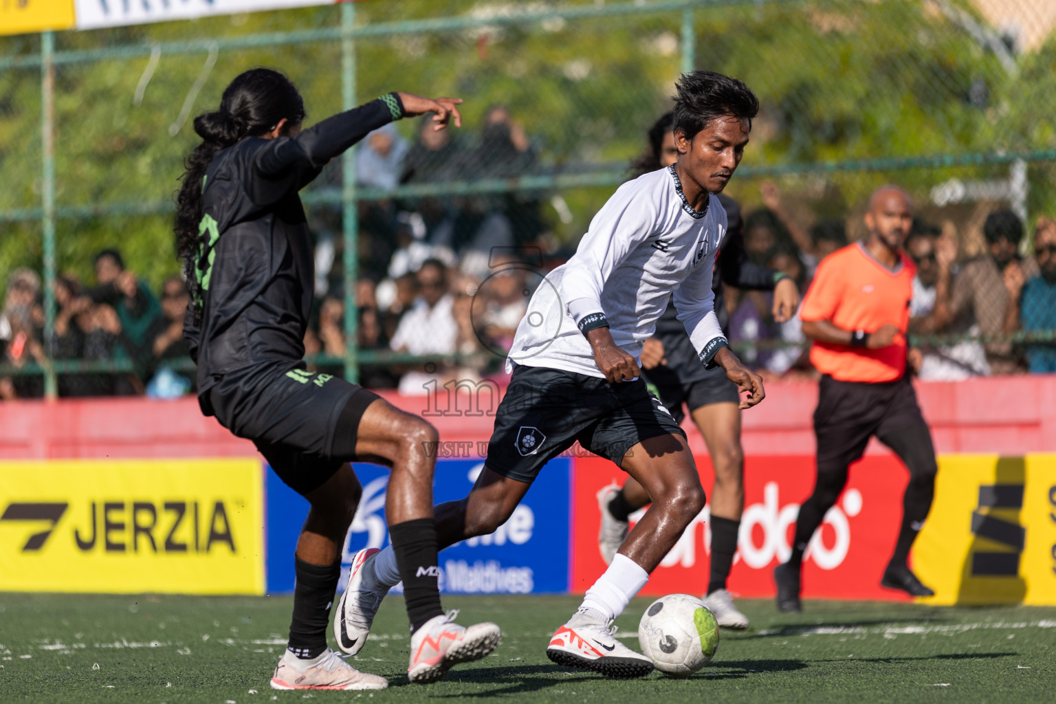 R Maduvvari vs R Dhuvaafaru in Day 5 of Golden Futsal Challenge 2024 was held on Friday, 19th January 2024, in Hulhumale', Maldives Photos: Mohamed Mahfooz Moosa / images.mv