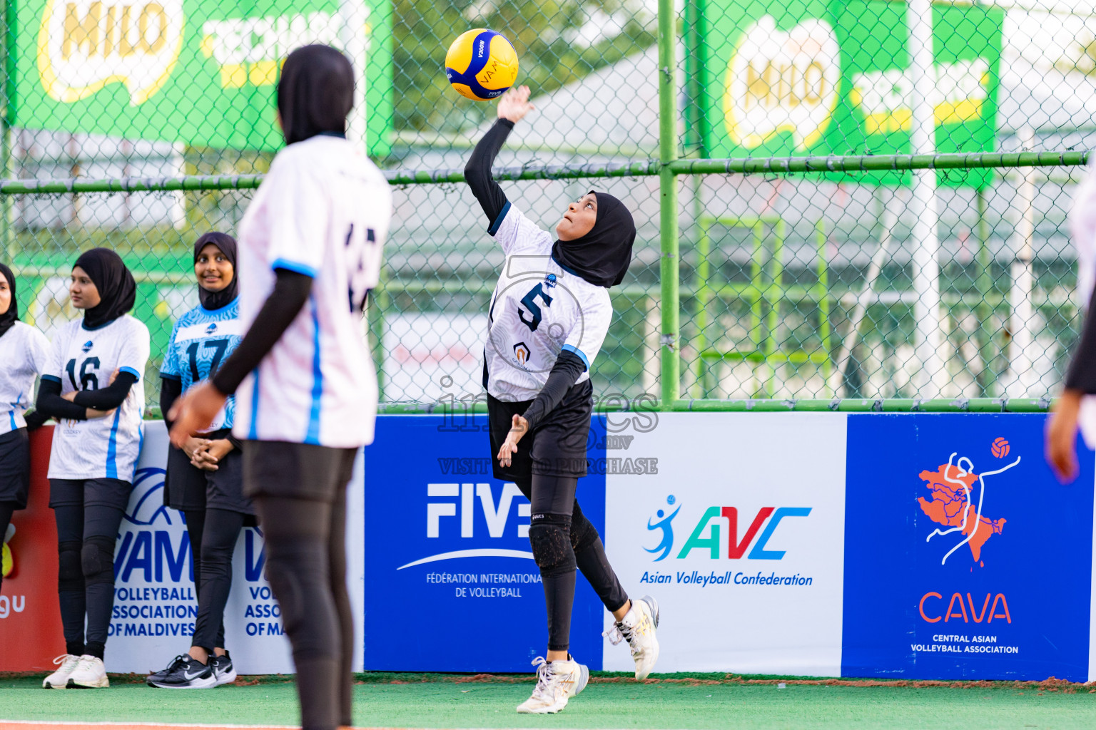 Villigili Z. Jamihyya vs Raajje Volley Club in Semi Finals of Milo National Junior Volleyball Championship 2025 Day 5 was held on Friday, 28th November 2025 at Ekuveni Turf Court Male', Maldives. Photos: Areef Adam / images.mv