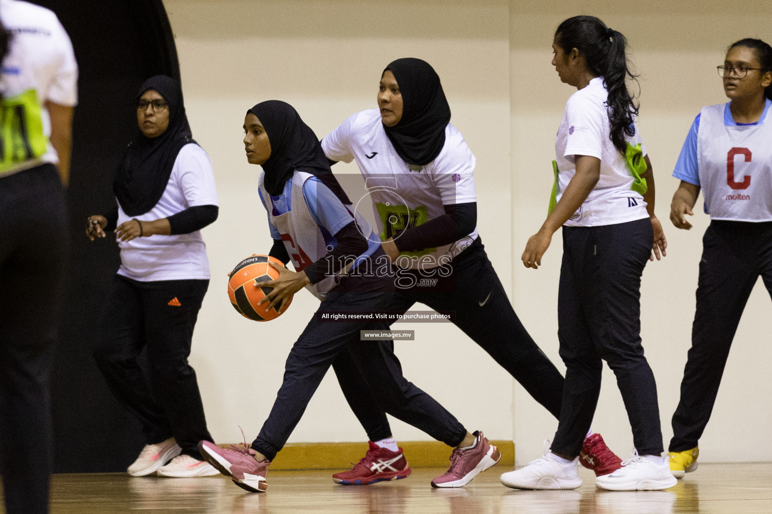 Club Green Streets vs Mahibadhoo in the Milo National Netball Tournament 2022 on 20 July 2022, held in Social Center, Male', Maldives. Photographer: Shuu / Images.mv