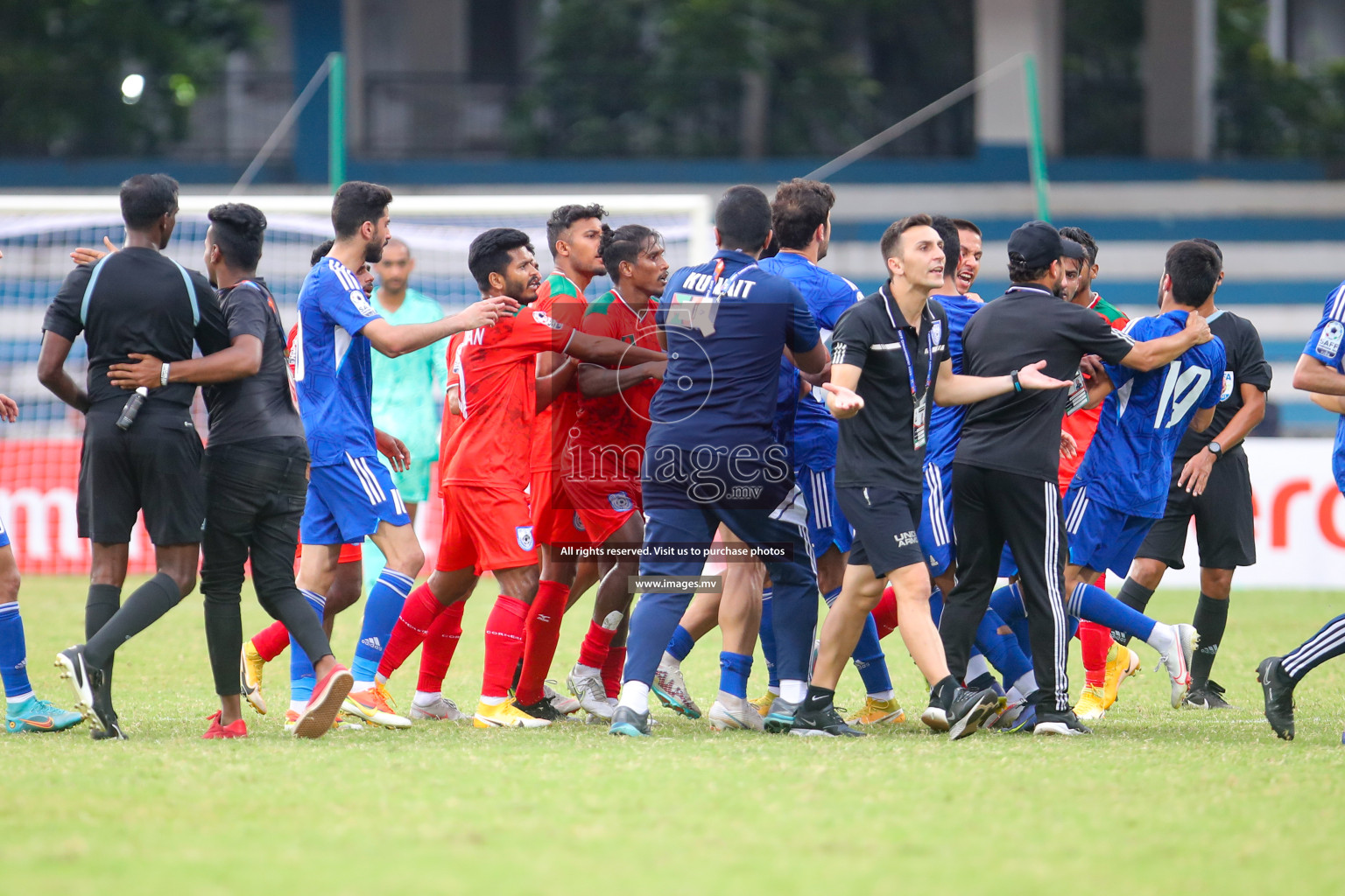 Kuwait vs Bangladesh in the Semi-final of SAFF Championship 2023 held in Sree Kanteerava Stadium, Bengaluru, India, on Saturday, 1st July 2023. Photos: Nausham Waheed, Hassan Simah / images.mv