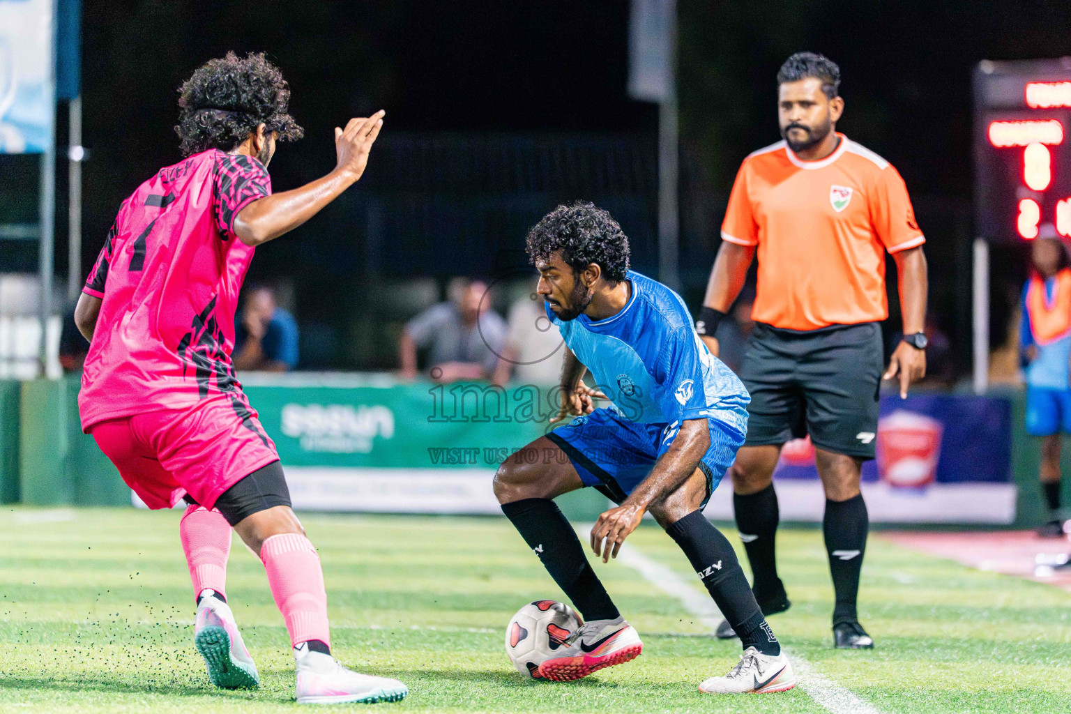 Goalhians VS Foemathi in Day 4 - Fonadhoo Youth Futsal Challenge 2025 held in Fonadhoo Futsal Stadium, L. Fonadhoo, Maldives on Wednesday, 29th October 2025 Photos: Arif Rasheed / images.mv