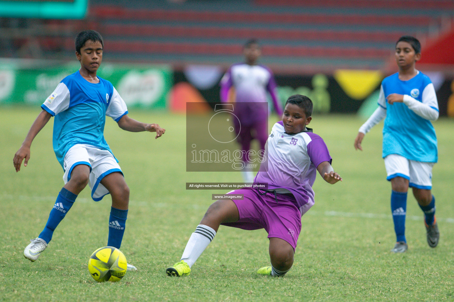 Hiriya School vs LH.EDU.CENTRE in MAMEN Inter School Football Tournament 2019 (U13) in Male, Maldives on 19th April 2019 Photos: Hassan Simah/images.mv