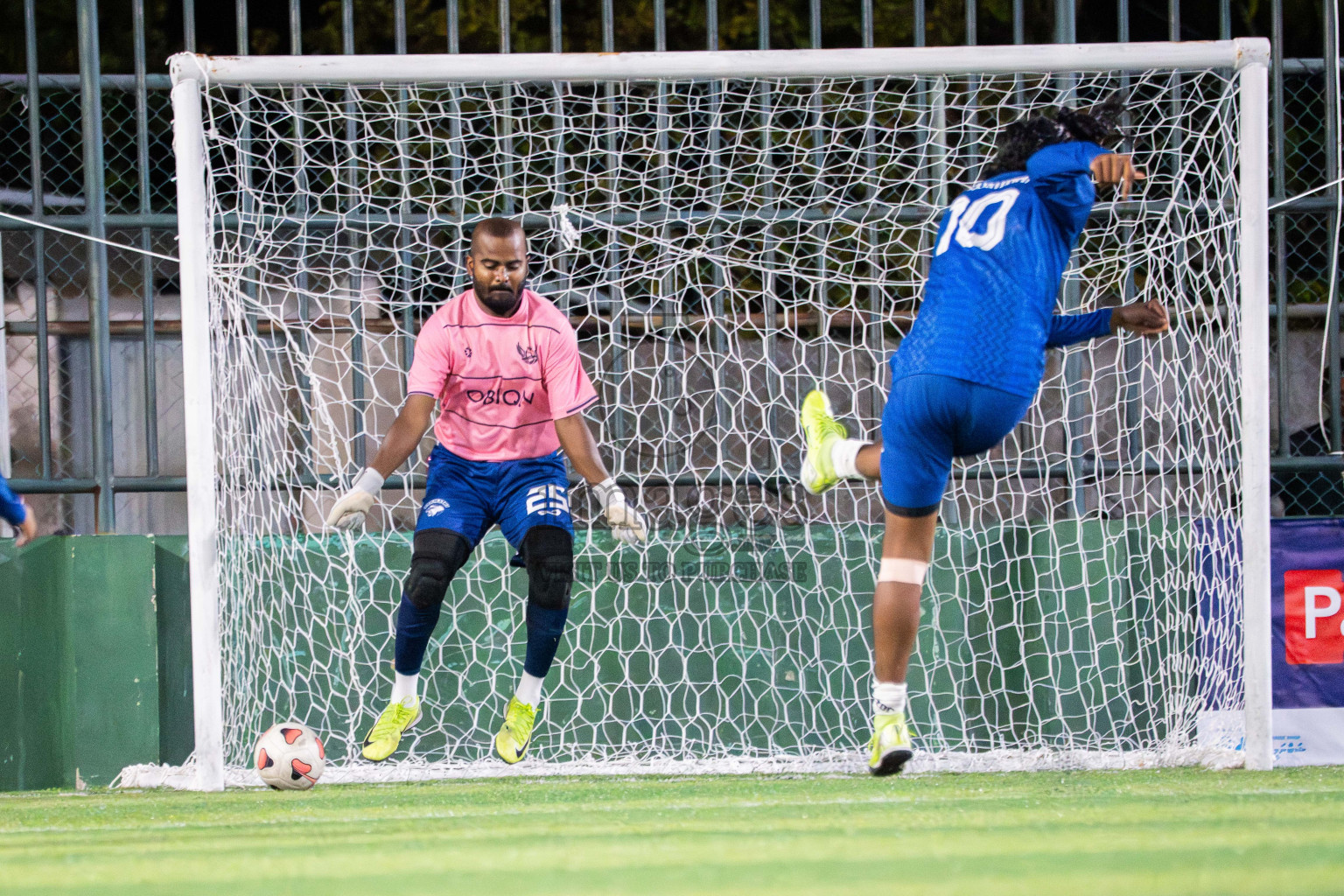 Foemathi JR VS Kanmathi SC in Day 3 - Fonadhoo Youth Futsal Challenge 2025 held in Fonadhoo Futsal Stadium, L. Fonadhoo, Maldives on Tuesdat, 28th October 2025 Photos: Arif Rasheed / images.mv