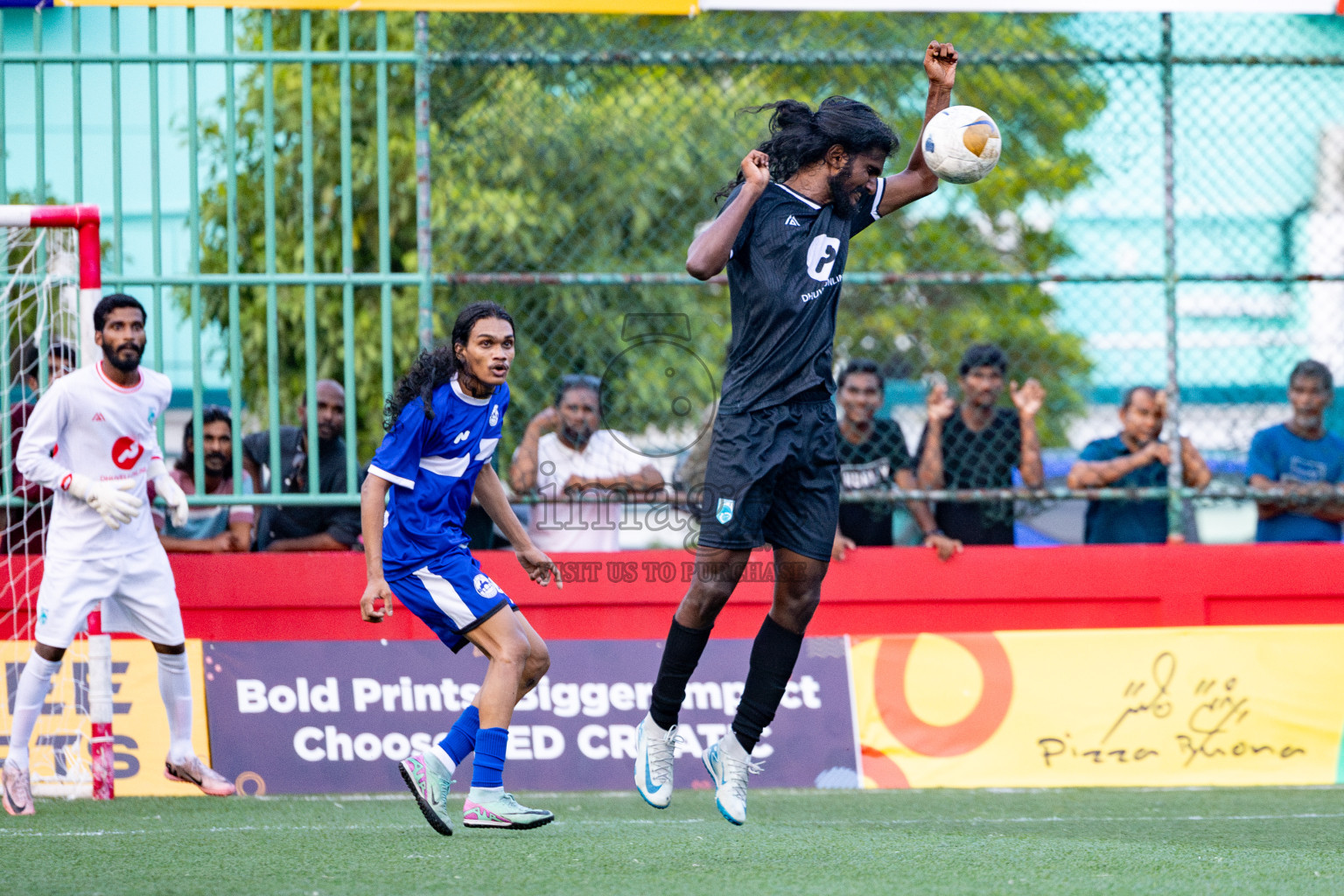 Th. Gaadhiffushi VS Th. Veymandoo in Day 14 of Golden Futsal Challenge 2025 was held on Saturday, 18th January 2025, in Hulhumale', Maldives. 
Photos: Hassan Simah / images.mv