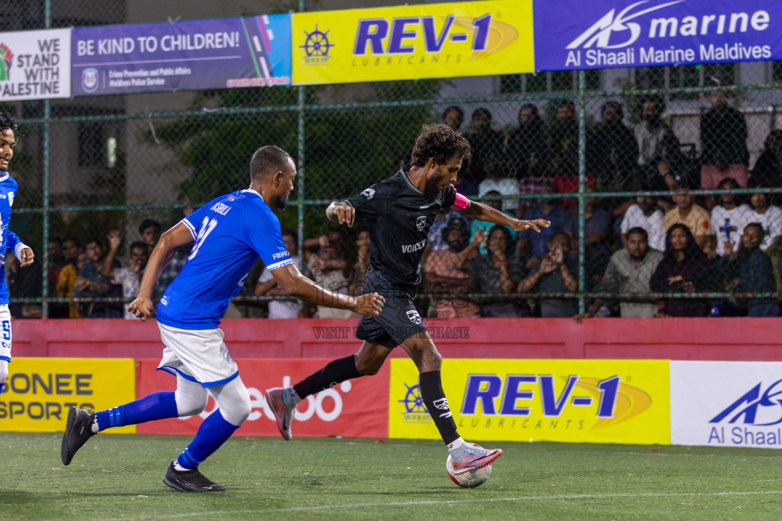 R Inguraidhoo vs R Hulhudhuffaaru in Day 6 of Golden Futsal Challenge 2024 was held on Saturday, 20th January 2024, in Hulhumale', Maldives Photos: Mohamed Mahfooz Moosa / images.mv