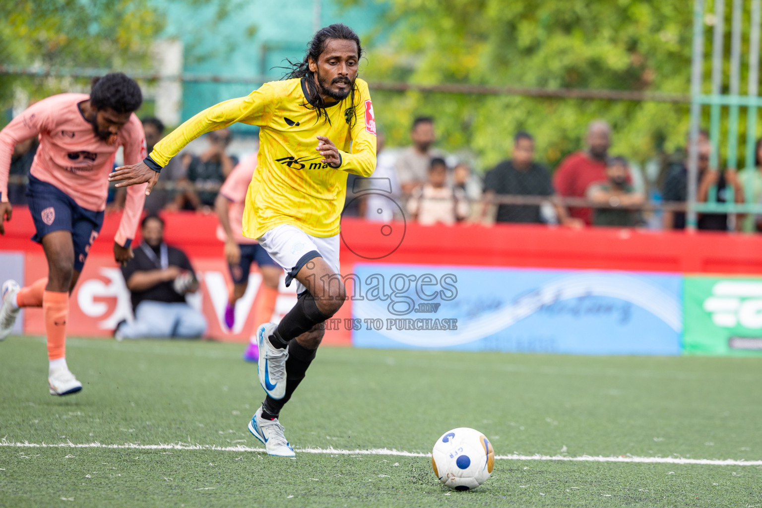 GDh Vaadhoo vs GDh Gadhdhoo in Day 12 of Golden Futsal Challenge 2025 was held on Thursday, 16th January 2025, in Hulhumale', Maldives Photos: Ismail Thoriq / images.mv
