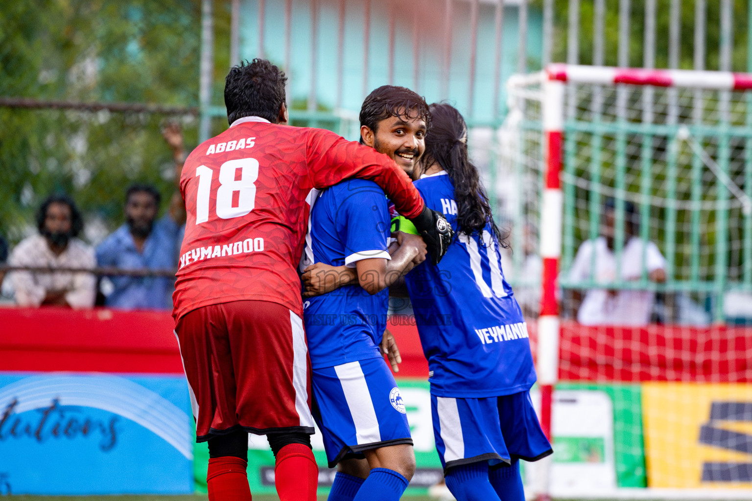 Th. Gaadhiffushi VS Th. Veymandoo in Day 14 of Golden Futsal Challenge 2025 was held on Saturday, 18th January 2025, in Hulhumale', Maldives. 
Photos: Hassan Simah / images.mv