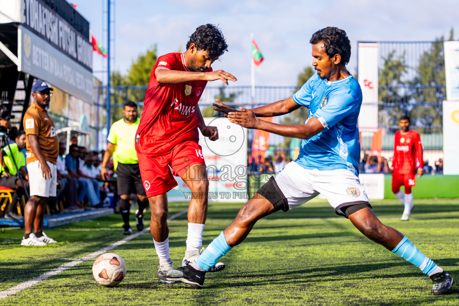 Eydhafushi vs Kudarikilu in Quater Finals of Better in Baa Futsal Fiesta 2025 Men's division held in B. Eydhafushi, Maldives on Thursday, 13th November 2025. Photos: Nausham Waheed / images.mv
