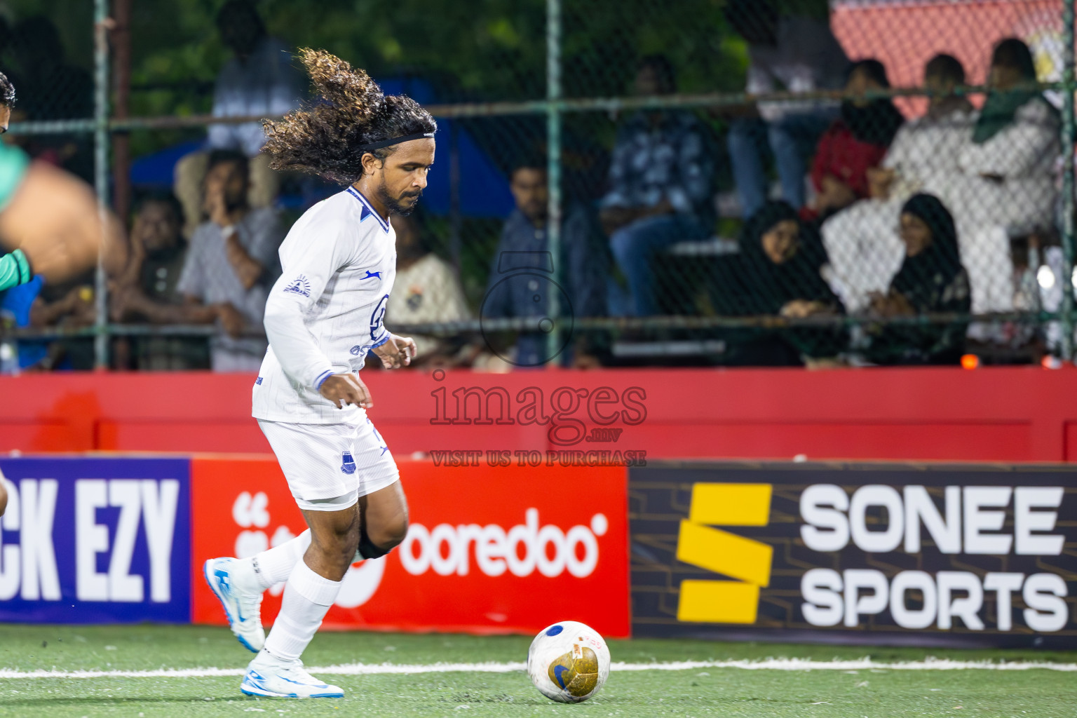 GA Dhaandhoo vs GA Gemanafushi in Day 14 of Golden Futsal Challenge 2025 was held on Saturday, 18th January 2025, in Hulhumale', Maldives. Photos: Ismail Thoriq / images.mv
