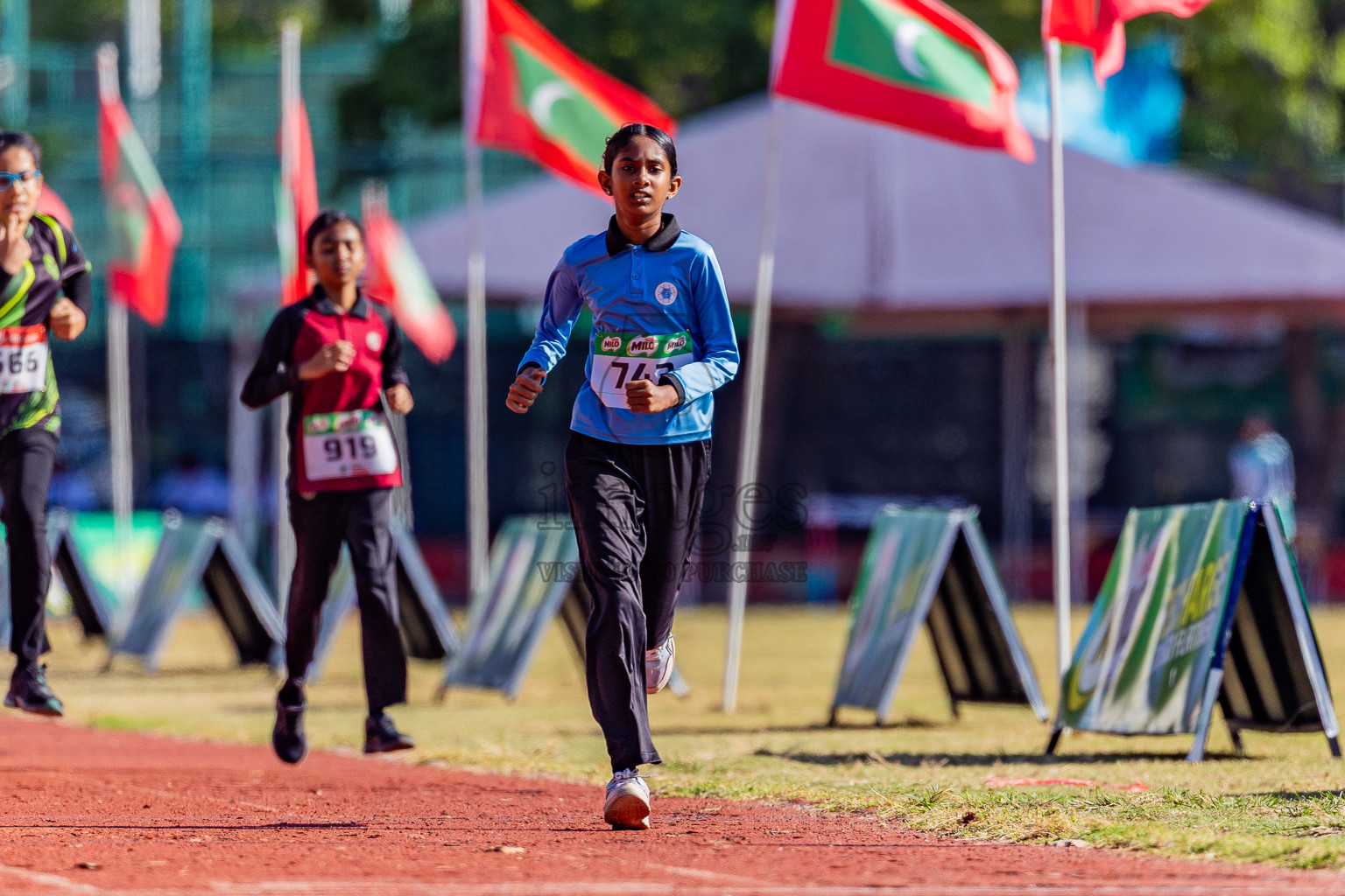 Day 1 of Inter-school Athletics Championship 2025 held in Ekuveni Synthetic Track, Male', Maldives on Monday, 06th October 2025. Photos by: Areef Adam  / Images.mv