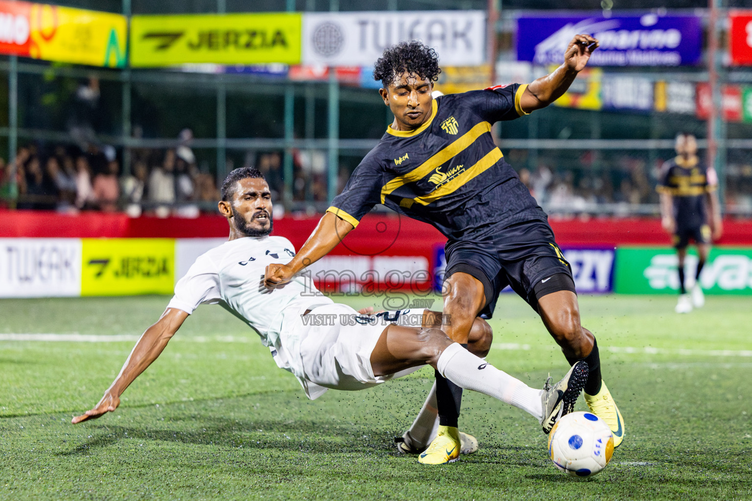 HA Utheem VS HA Ihavandhoo in Day 9 of Golden Futsal Challenge 2025 was held on Monday, 13th January 2025, in Hulhumale', Maldives Photos: Nausham Waheed , Ismail Thoriq / images.mv