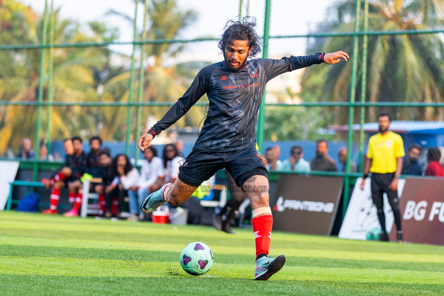 The One vs Banafsaa Kanmathi in Day 4 of BG Futsal Challenge 2024 was held on Friday, 15th March 2024, in Male', Maldives Photos: Nausham Waheed / images.mv