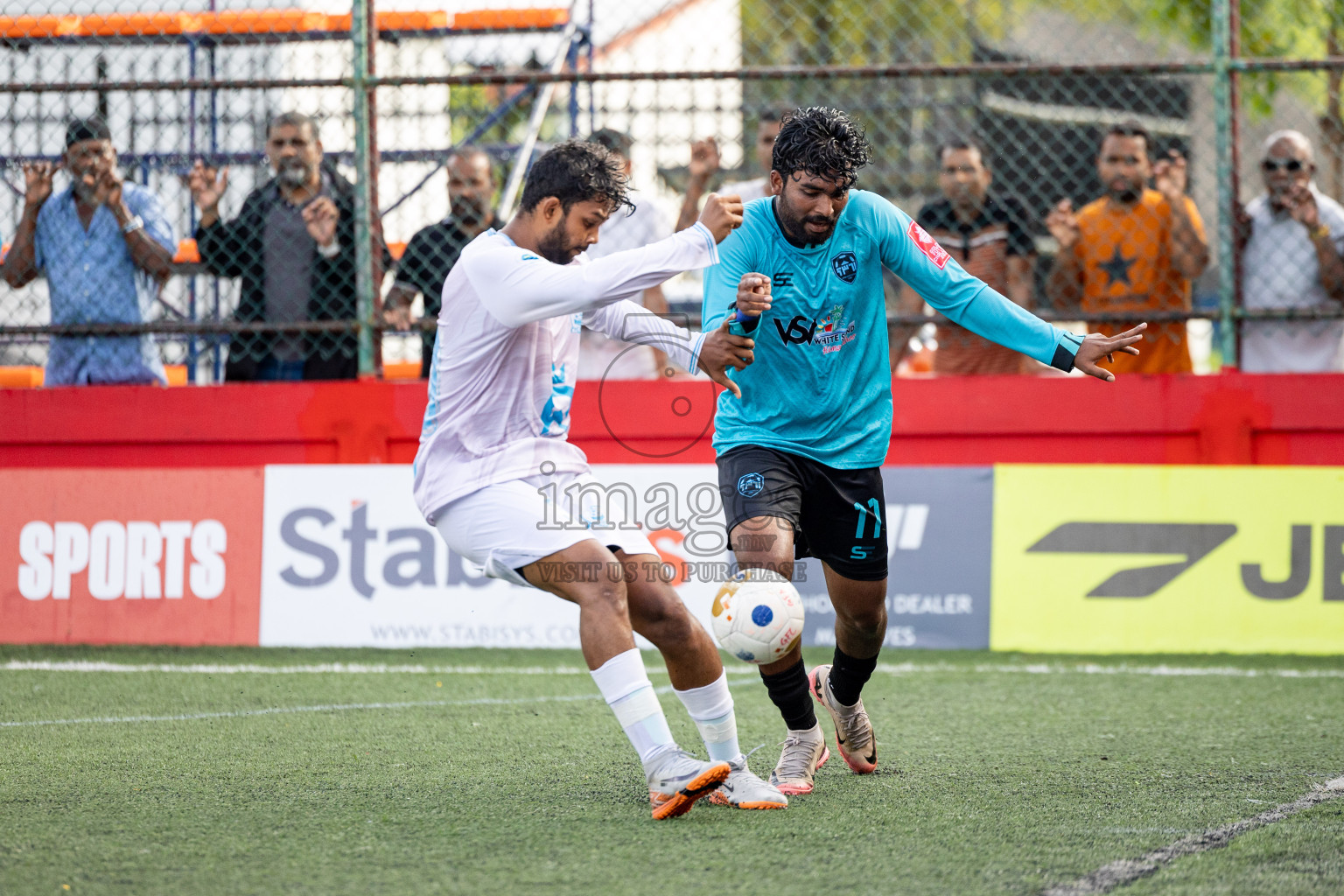 AA. Thoddoo VS AA. Himandhoo in Day 7 of Golden Futsal Challenge 2025 was held on Saturday, 11th January 2025, in Hulhumale', Maldives Photos: Hassan Simah / images.mv