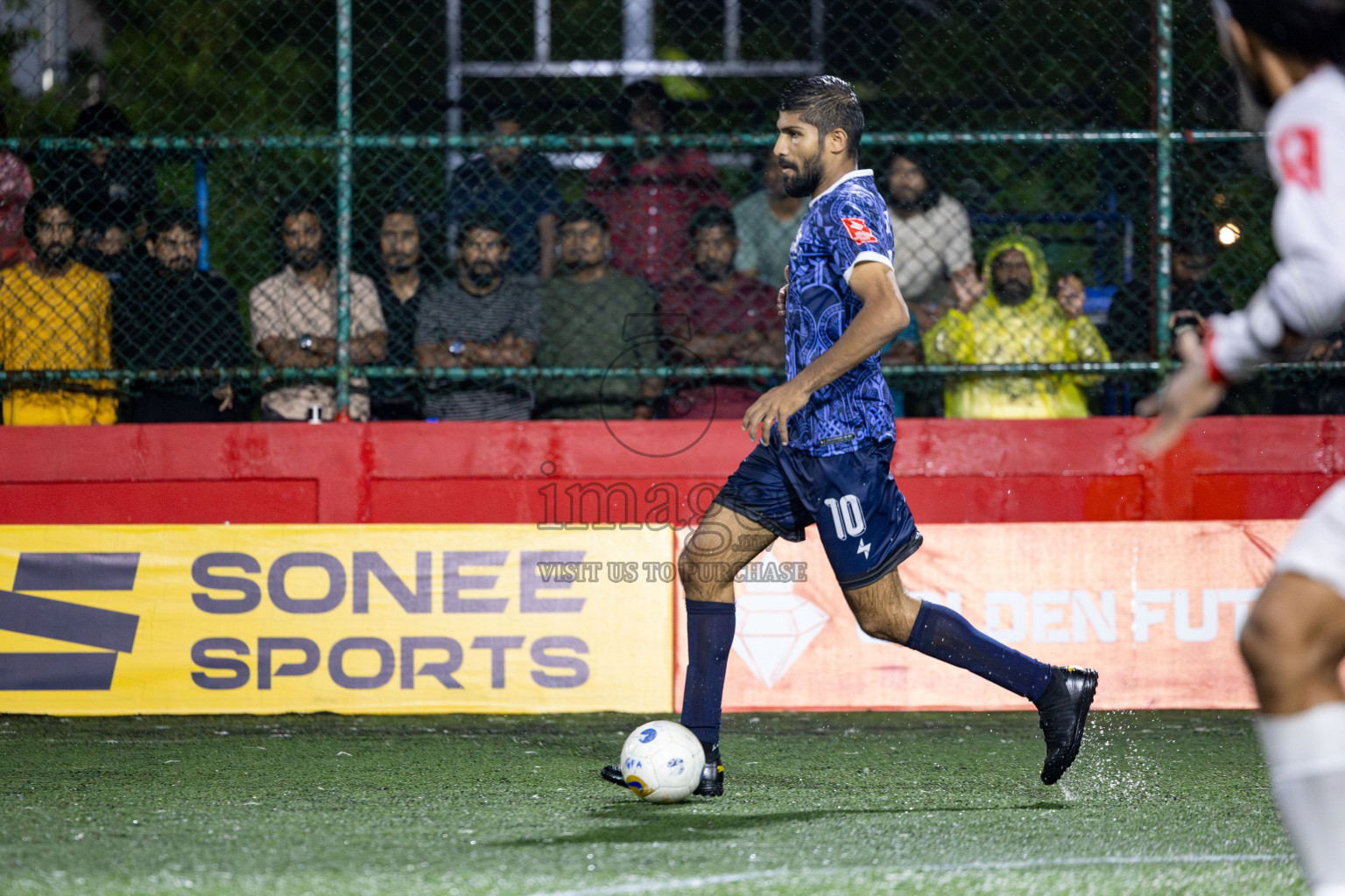 L. Isdhoo VS L. Mundoo in Day 18 of Golden Futsal Challenge 2025 was held on Wednesday, 22nd January 2025, in Hulhumale', Maldives. Photos: Nausham Waheed / images.mv