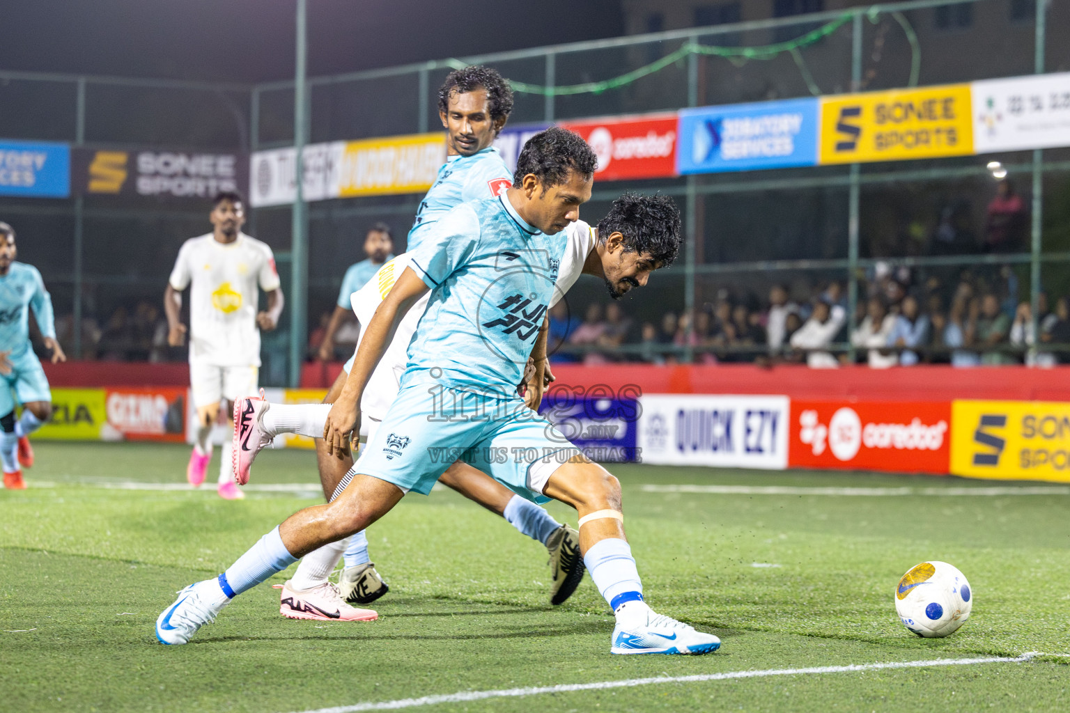 HDg Finey vs HDh Makunudhoo in Day 13 of Golden Futsal Challenge 2025 was held on Friday, 17th January 2025, in Hulhumale', Maldives 
Photos: Hassan Simah / images.mv