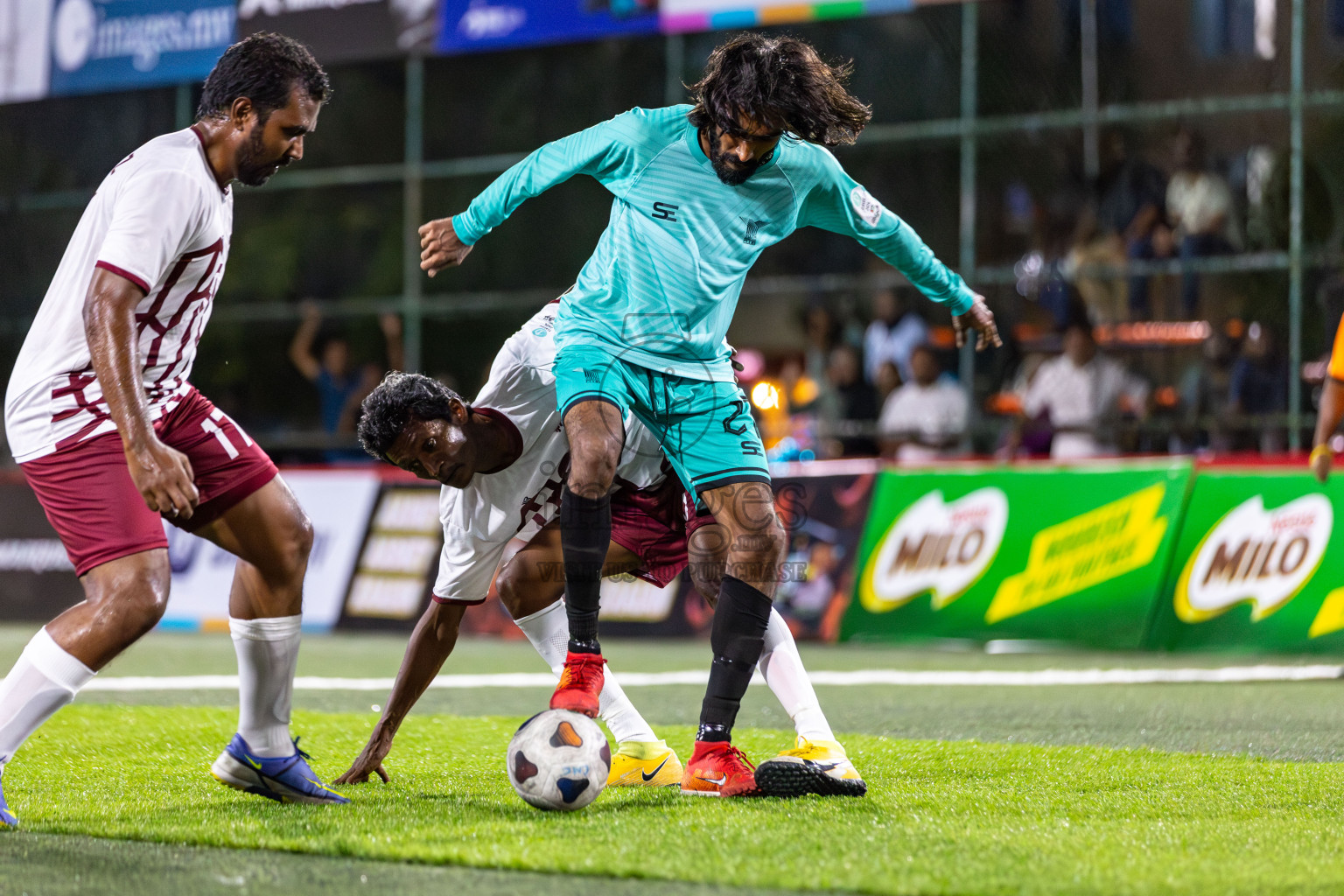 YOUTH RC vs CLUB BINARA in Club Maldives Classic 2024 held in Rehendi Futsal Ground, Hulhumale', Maldives on Tuesday, 10th September 2024. 
Photos: Mohamed Mahfooz Moosa / images.mv