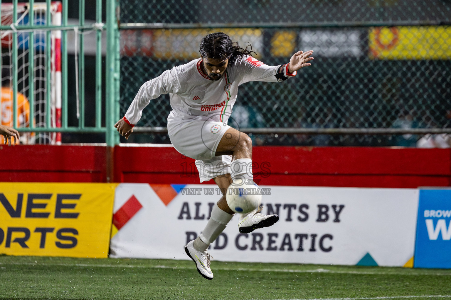 L. Isdhoo VS L. Mundoo in Day 18 of Golden Futsal Challenge 2025 was held on Wednesday, 22nd January 2025, in Hulhumale', Maldives. Photos: Nausham Waheed / images.mv
