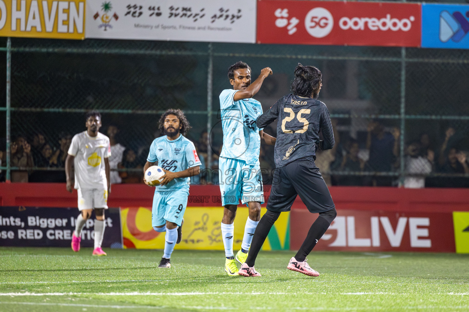 HDg Finey vs HDh Makunudhoo in Day 13 of Golden Futsal Challenge 2025 was held on Friday, 17th January 2025, in Hulhumale', Maldives 
Photos: Hassan Simah / images.mv