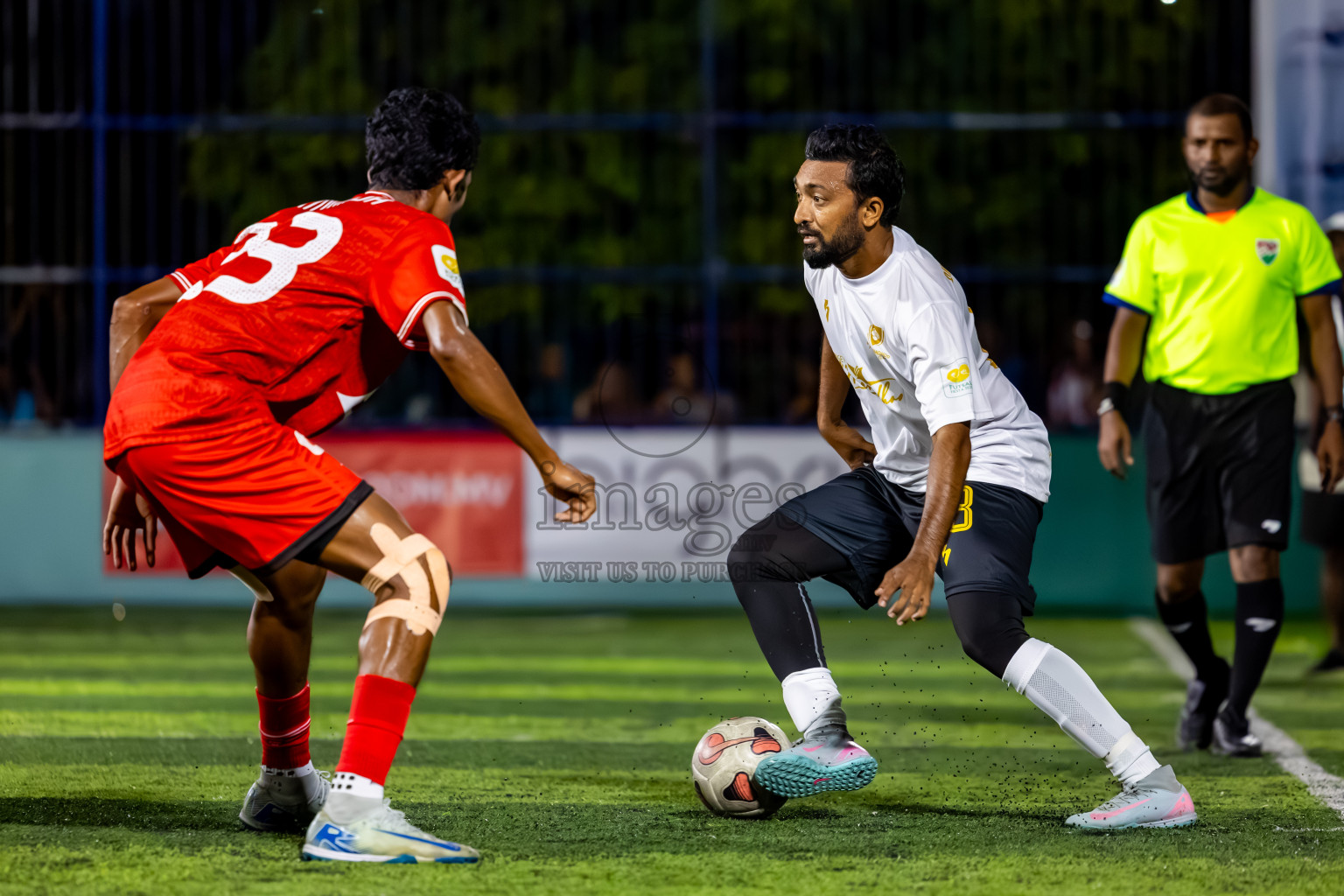 Kudarikilu vs Dharavandhoo in Day 4 of Better in Baa Futsal Fiesta 2025 Men's division held in B. Eydhafushi, Maldives on Saturday, 8th November 2025. Photos: Nausham Waheed / images.mv