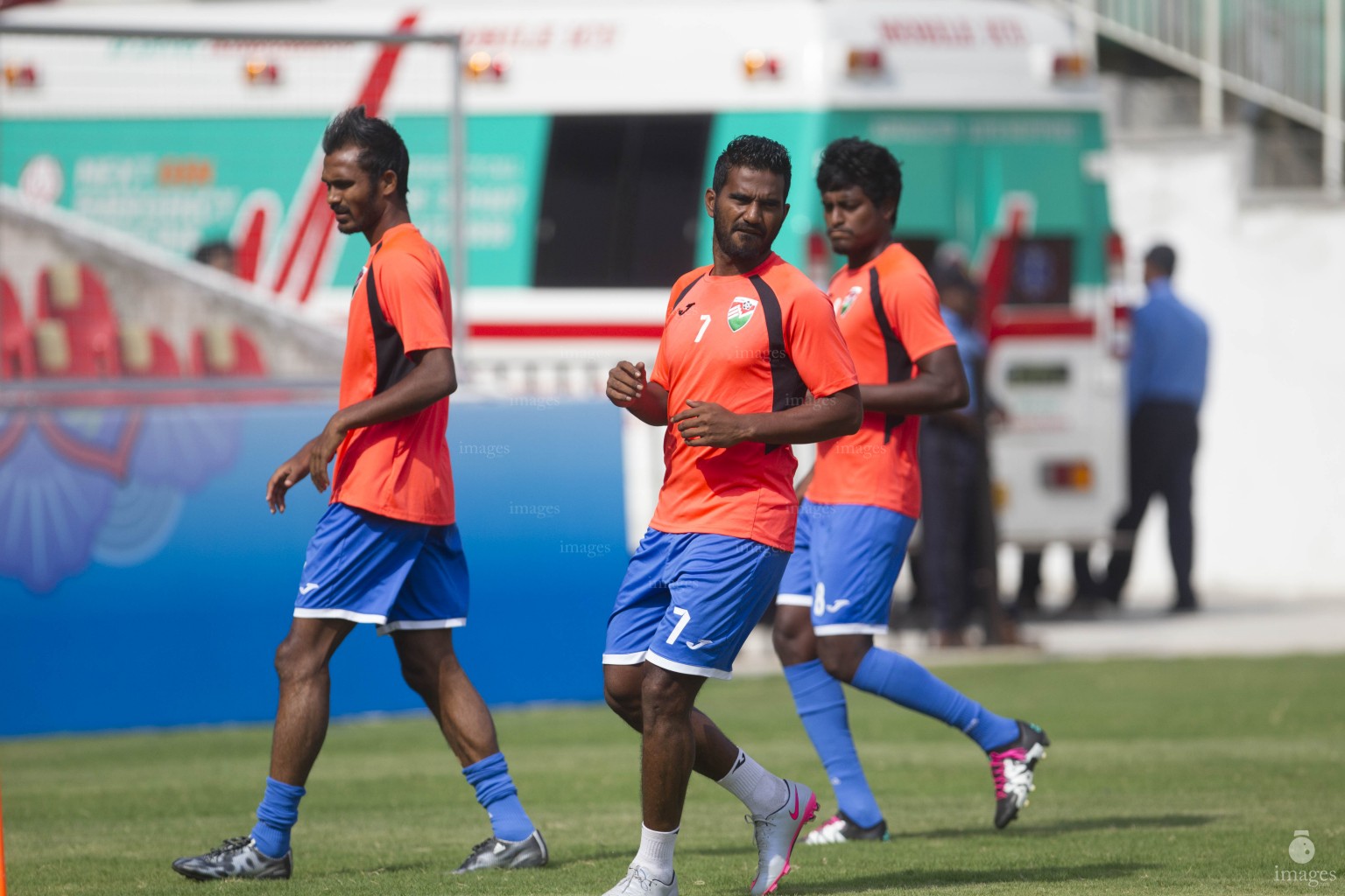 Players of Maldives and Bangladesh in SAFF Suzuki Cup played in Trivandrum International Stadium in Thiruvananthapuram, India, Saturday, December 26, 2015. (Images.mv Photo: Mohamed Ahsan)
