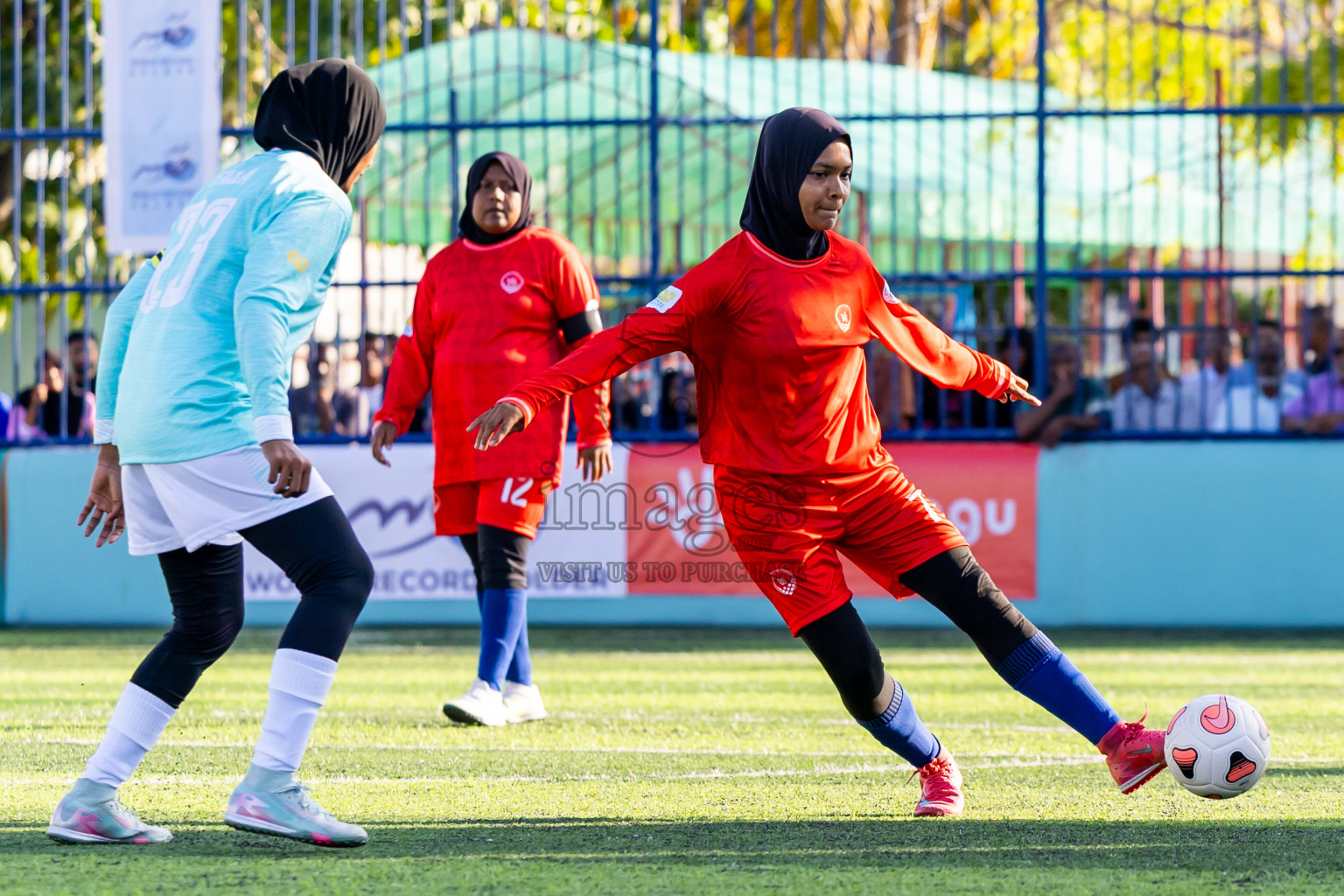 Dhonfanu vs Eydhafushi in Day 1 of Better in Baa Futsal Fiesta 2025 Woman's division held in B. Eydhafushi, Maldives on Wednesday, 5th November 2025. Photos: Nausham Waheed / images.mv