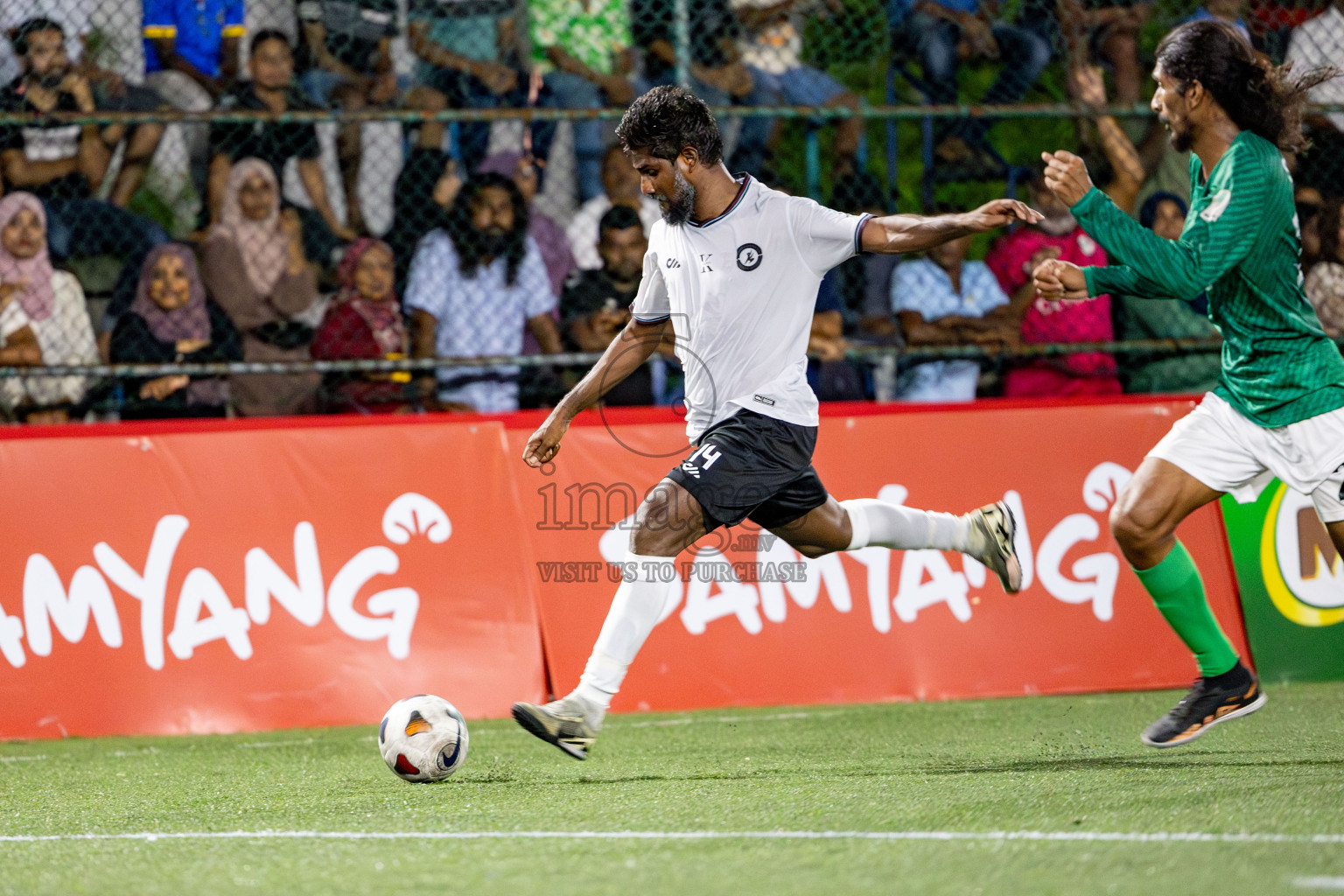 TEAM BADHAHI vs KULHIVARU VUZARA CLUB in the Semi-finals of Club Maldives Classic 2024 held in Rehendi Futsal Ground, Hulhumale', Maldives on Tuesday, 19th September 2024. 
Photos: Ismail Thoriq / images.mv