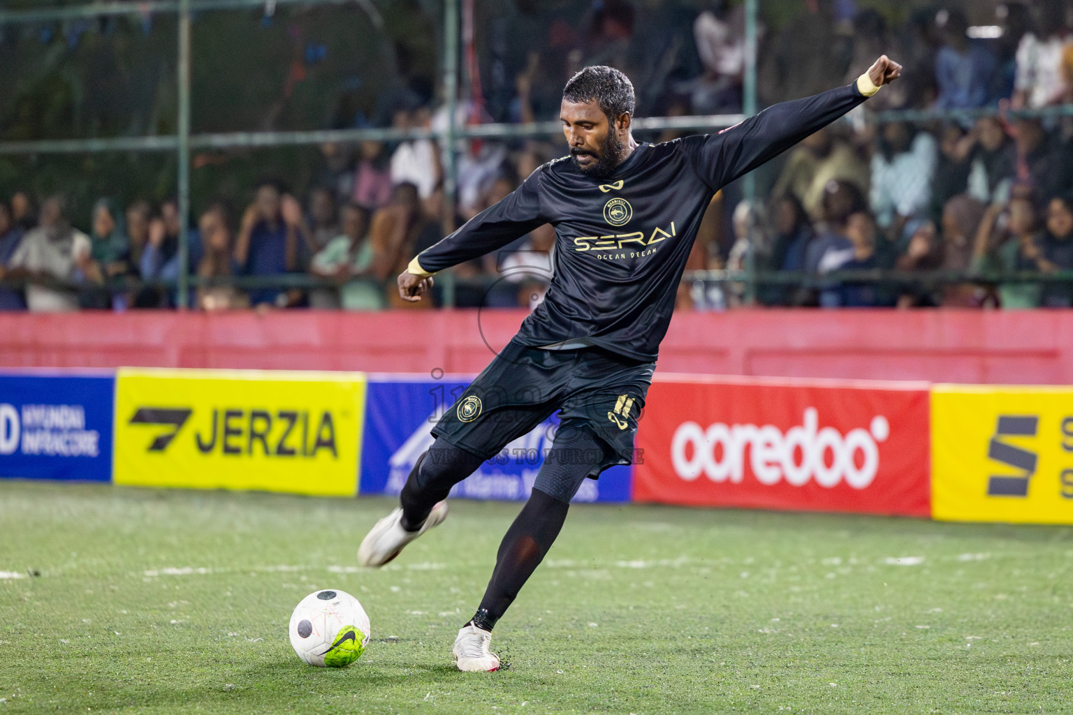 S. Hithadhoo VS ADh. Maamigili in Round of 16 on Day 40 of Golden Futsal Challenge 2024 which was held on Tuesday, 27th February 2024, in Hulhumale', Maldives Photos: Hassan Simah / images.mv