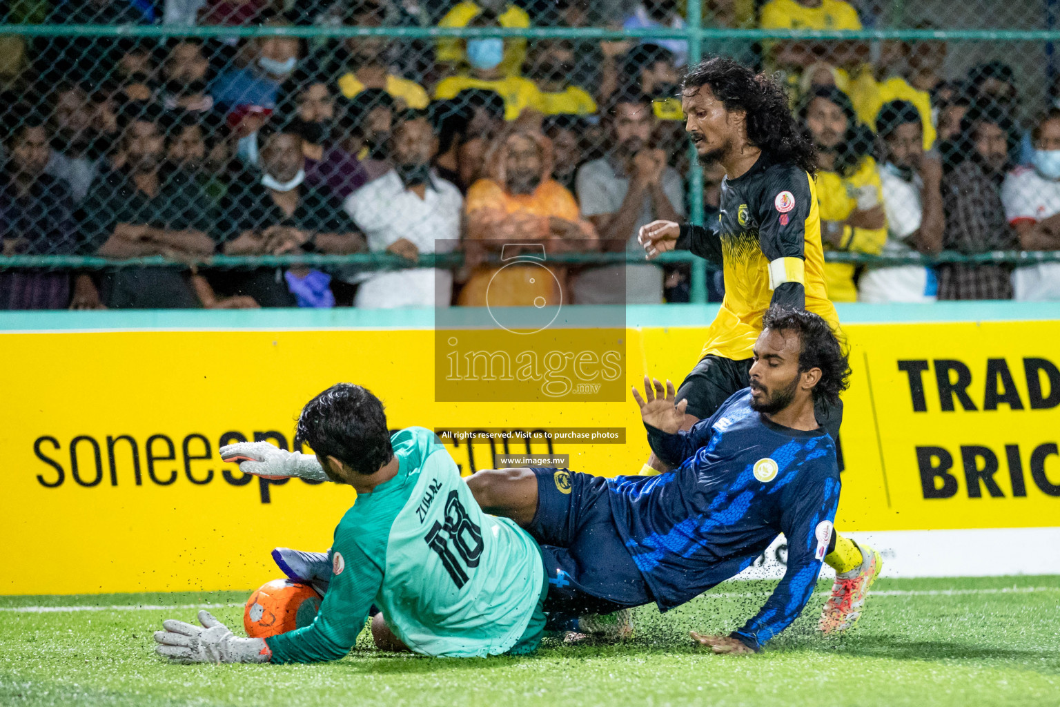 Team MPL vs Team RRC in the Quarter Finals of Club Maldives 2021 held at Hulhumale'; on 13th December 2021 Photos:Shu Abdul Sattar / images/mv