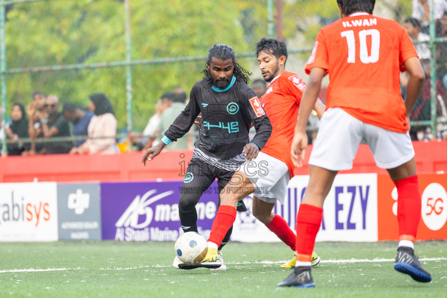 K Kaashidhoo vs K Thulusdhoo in Day 15 of Golden Futsal Challenge 2025 was held on Sunday, 19th January 2025, in Hulhumale', Maldives. Photos: Mohamed Mahfooz Moosa / images.mv