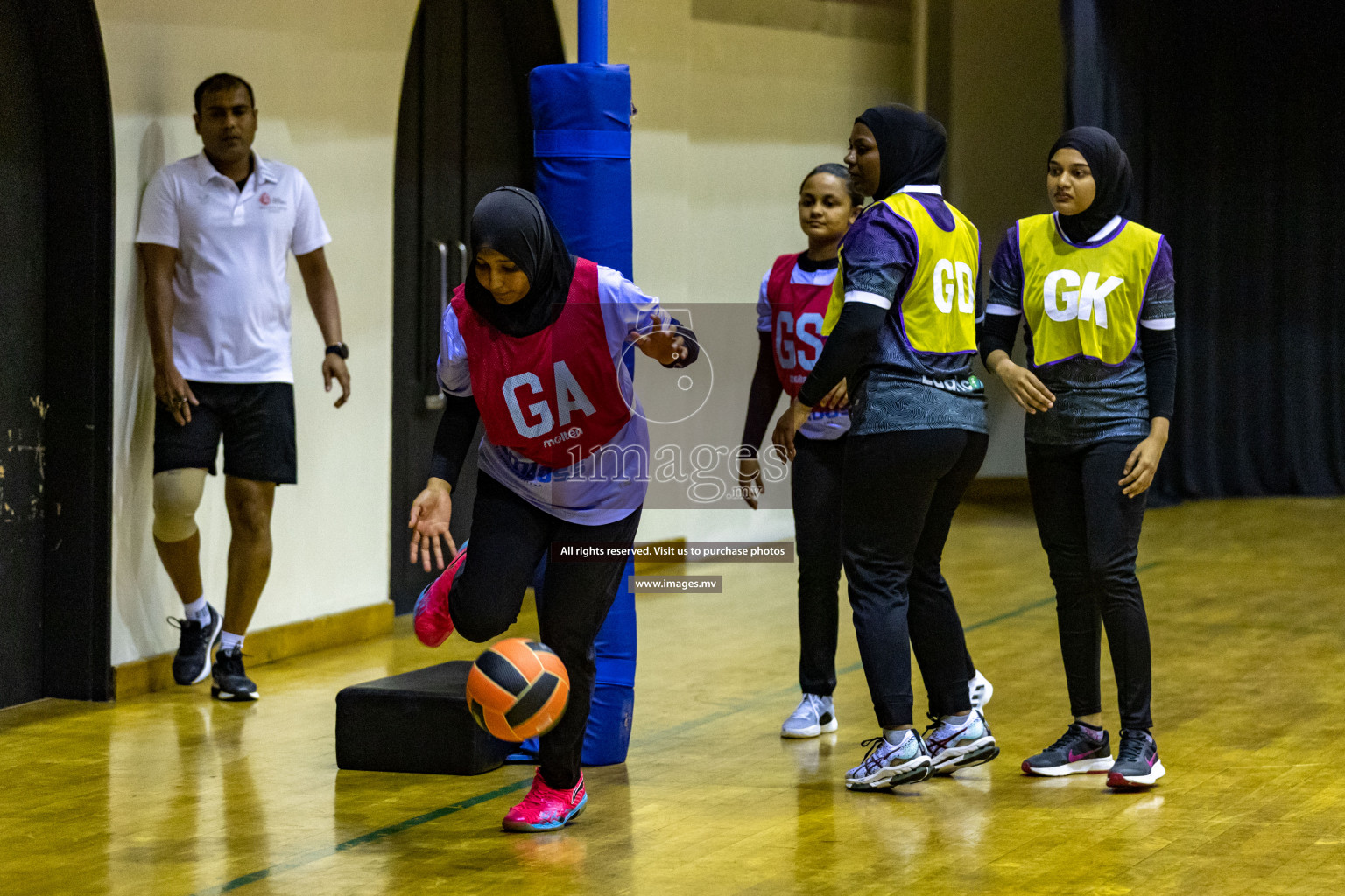 Sports Club Skylark vs Vyansa in the Milo National Netball Tournament 2022 on 17 July 2022, held in Social Center, Male', Maldives. 
Photographer: Hassan Simah / Images.mv