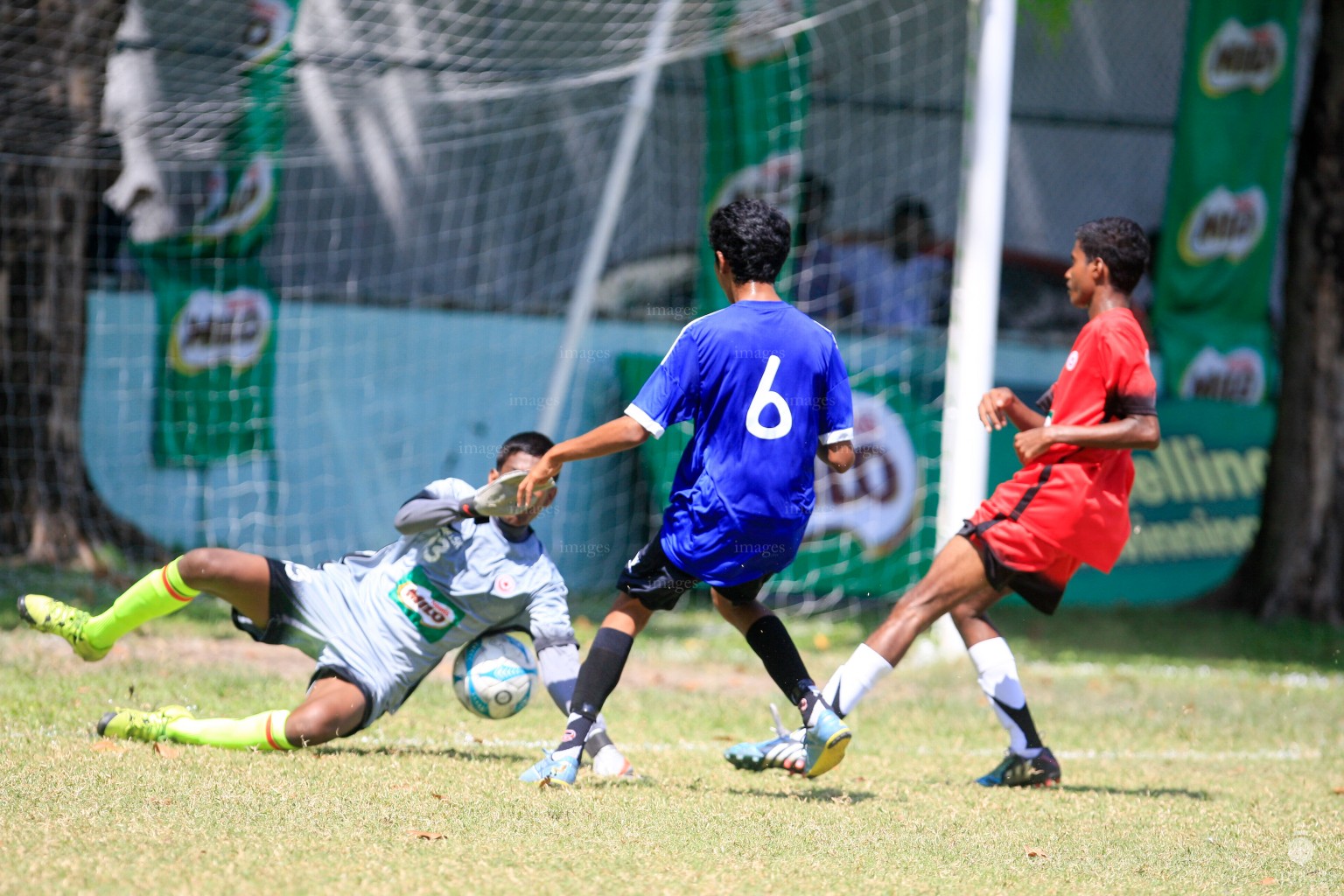 Ghaazee School vs Iskandhar School in Milo Interschool Football Tournament Under 16 in Male', Maldives, Saturday, March. 26, 2016.(Images.mv Photo/ Hussain Sinan).