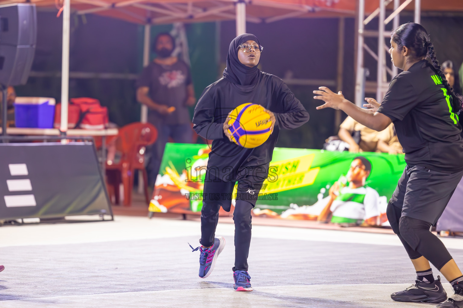 Day 2 of MILO Ramadan 3x3 Challenge 2024 was held in Ekuveni Outdoor Basketball Court at Male', Maldives on Wednesday, 13th March 2024.
Photos: Ismail Thoriq / images.mv