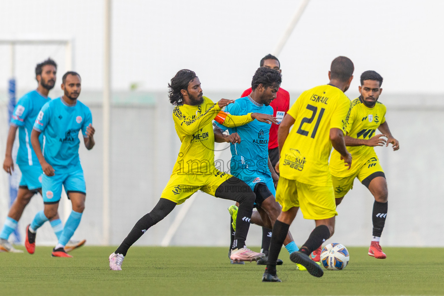Vela Sports Club vs Irumathi FC in Day 1 of Eydhafushi Cup 2025 held in Eydhafushi Football Stadium at B. Eydhafushi, Maldives on Friday, 5th September 2025. Photos: Mohamed Mahfouz Moosa / images.mv