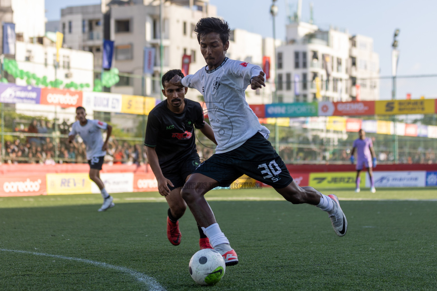 R Maduvvari vs R Dhuvaafaru in Day 5 of Golden Futsal Challenge 2024 was held on Friday, 19th January 2024, in Hulhumale', Maldives Photos: Mohamed Mahfooz Moosa / images.mv