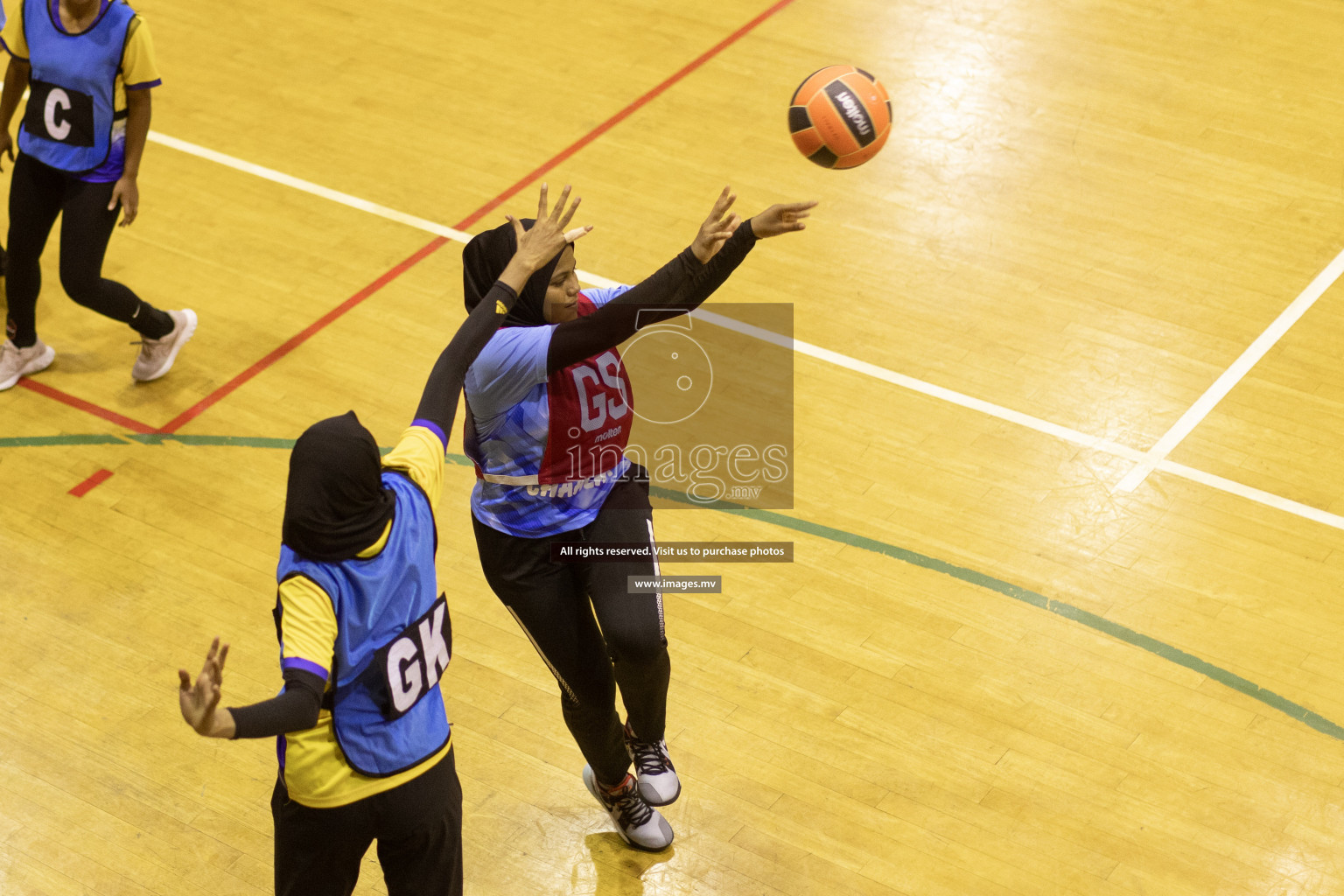 Kulhudhuffushi Y & R.C vs Mahibadhoo SC in the Milo National Netball Tournament 2022 on 18 July 2022, held in Social Center, Male', Maldives. Photographer: Shuu / Images.mv