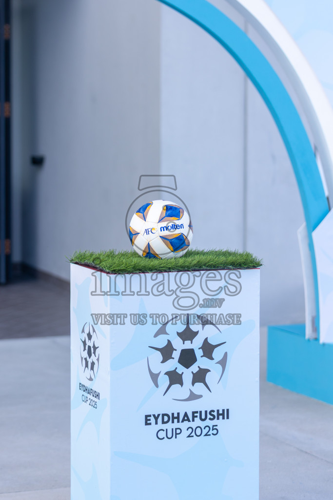 Vela Sports Club vs Irumathi FC in Day 1 of Eydhafushi Cup 2025 held in Eydhafushi Football Stadium at B. Eydhafushi, Maldives on Friday, 5th September 2025. Photos: Mohamed Mahfouz Moosa / images.mv