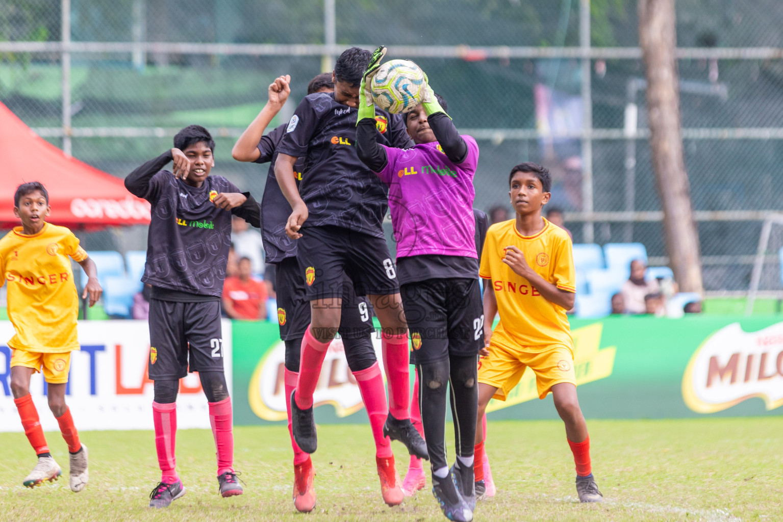 United Victory vs Victory Sports Club  (U12) in Day 5 of Dhivehi Youth League 2024 held at Henveiru Stadium on Friday 29th November 2024. Photos: Shuu Abdul Sattar/ Images.mv