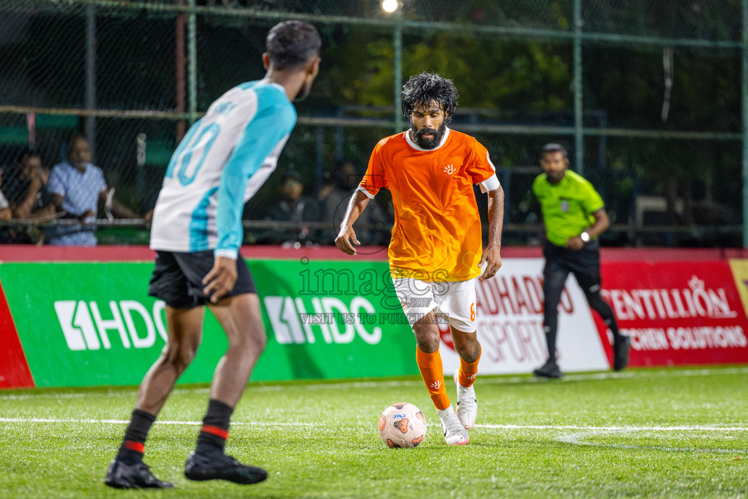 Dhiraagu vs Police Club in Day 9 of Club Maldives Cup 2025 was held in Rehendhi Futsal Ground, Hulhumale', Maldives on Thursday, 9th October 2025. 
Photos: Ismail Thoriq / images.mv