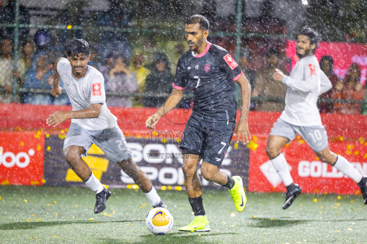 Lh Naifaru vs Lh Kurendhoo on Day 22 of Golden Futsal Challenge 2025 was held on Sunday , 26th January 2025, in Hulhumale', Maldives.
Photos: Ismail Thoriq / images.mv