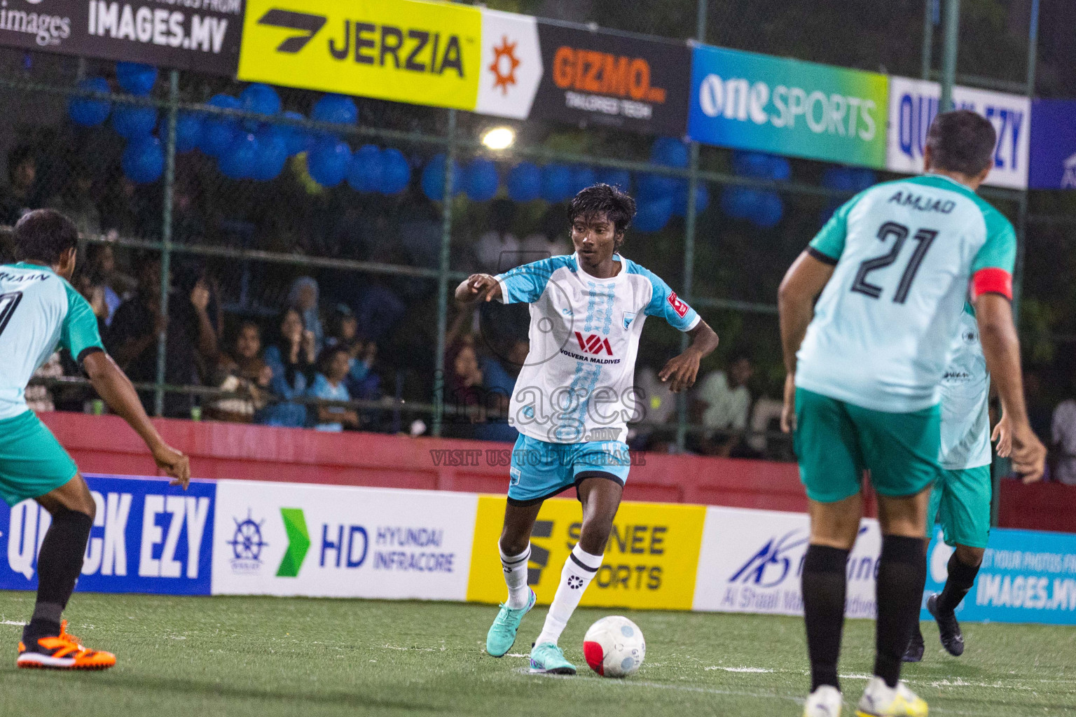 HA Thakandhoo vs HA Dhidhdhoo in Day 5 of Golden Futsal Challenge 2024 was held on Friday, 19th January 2024, in Hulhumale', Maldives
Photos: Ismail Thoriq / images.mv