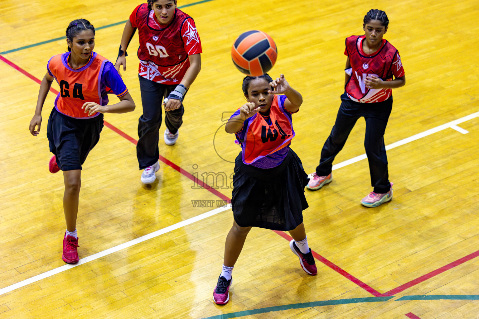 Iskandhar School vs Ghiyasuddin International School in the U15 Finals of Inter-school Netball Tournament held in Social Center at Male', Maldives on Monday, 26th August 2024. Photos: Hassan Simah / images.mv