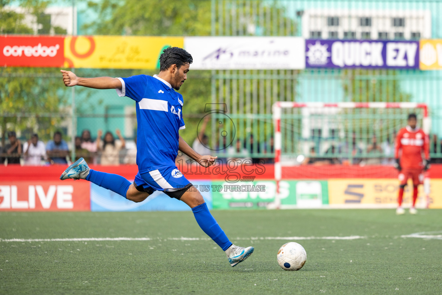 Th. Gaadhiffushi VS Th. Veymandoo in Day 14 of Golden Futsal Challenge 2025 was held on Saturday, 18th January 2025, in Hulhumale', Maldives. 
Photos: Hassan Simah / images.mv