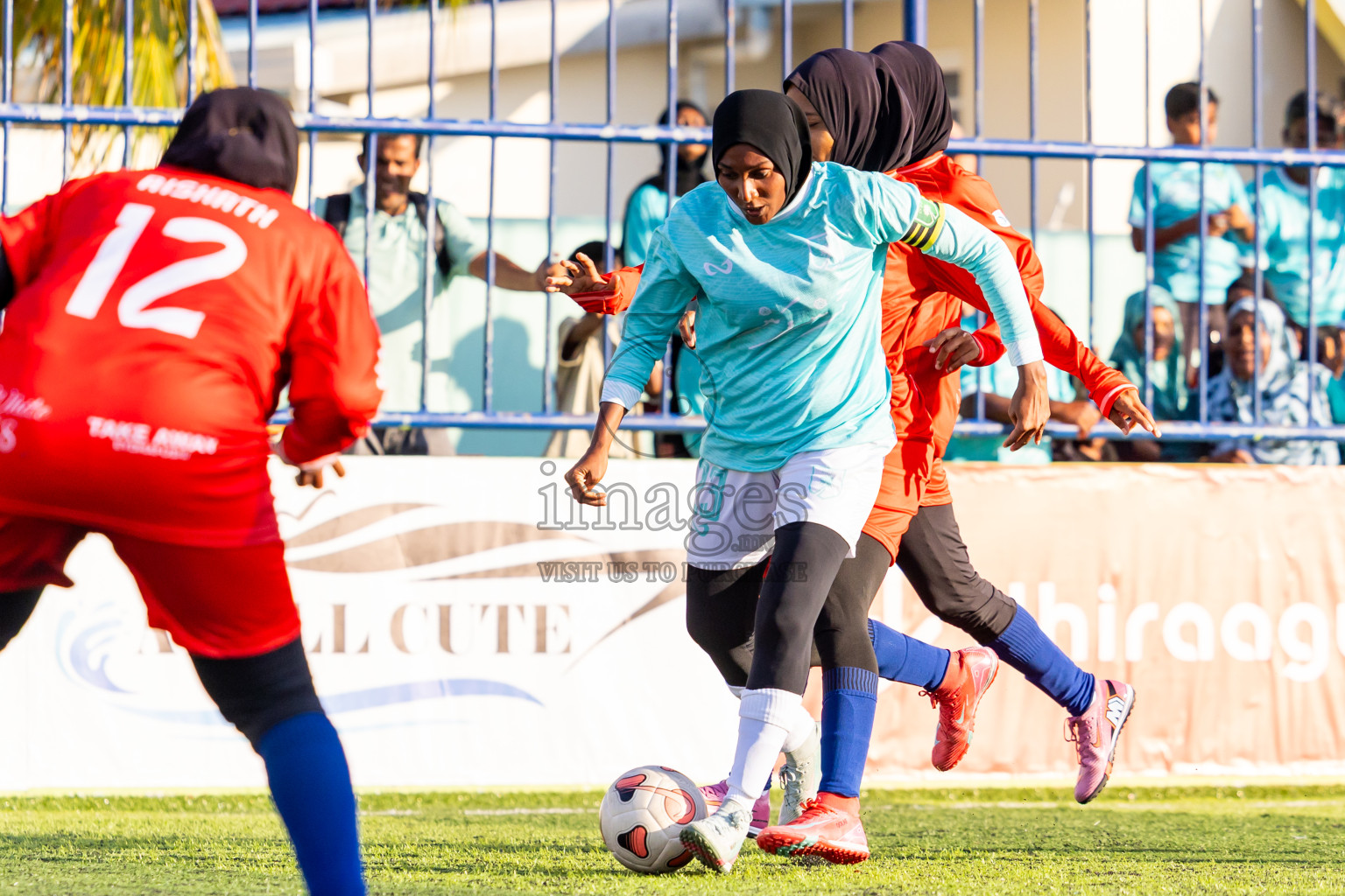 Dhonfanu vs Eydhafushi in Day 1 of Better in Baa Futsal Fiesta 2025 Woman's division held in B. Eydhafushi, Maldives on Wednesday, 5th November 2025. Photos: Nausham Waheed / images.mv